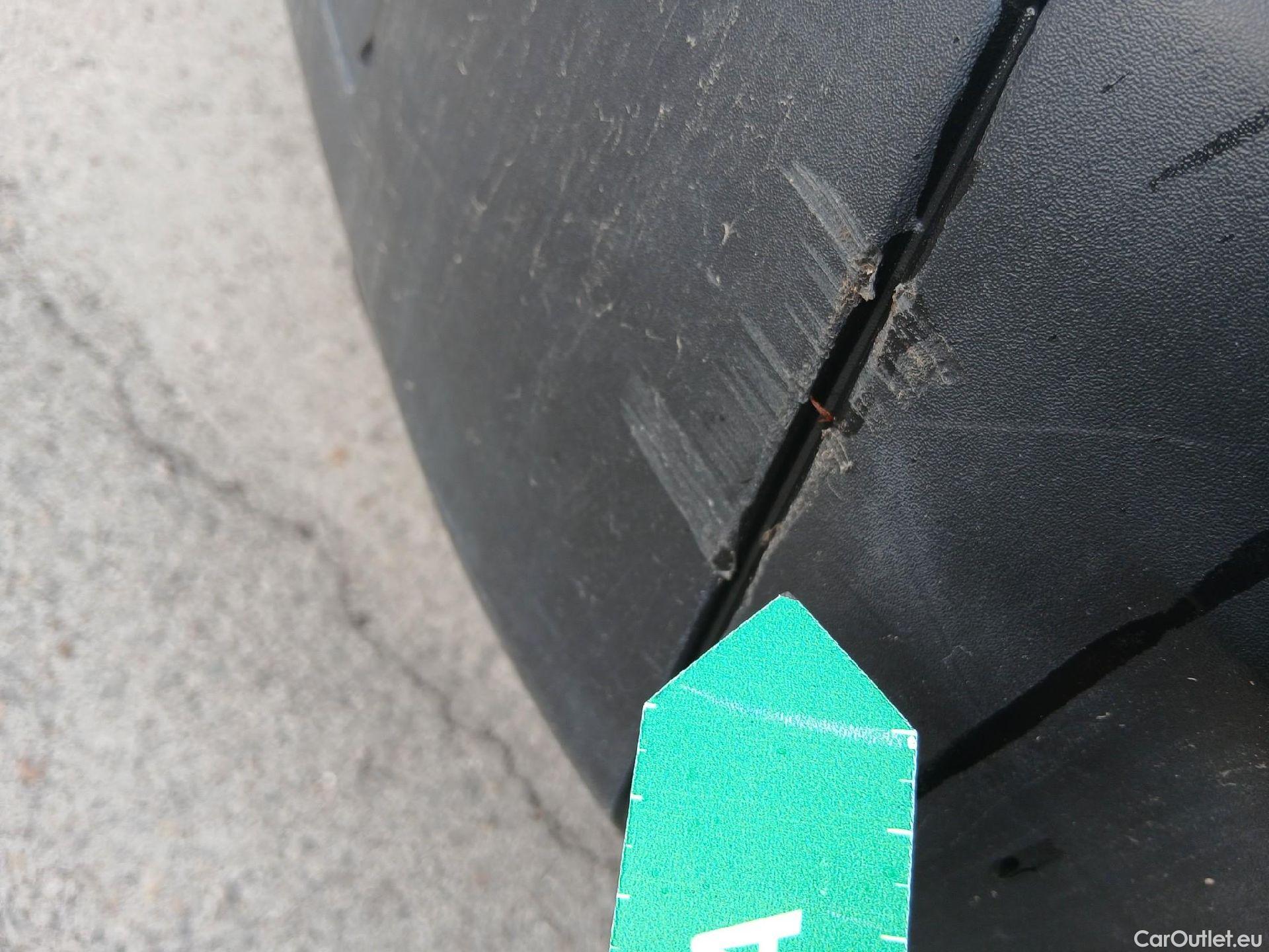  Peugeot  2008 PEUGEOT  / 2019 / 5P / todoterreno Active Puretech 100 S&S BVM6 #23