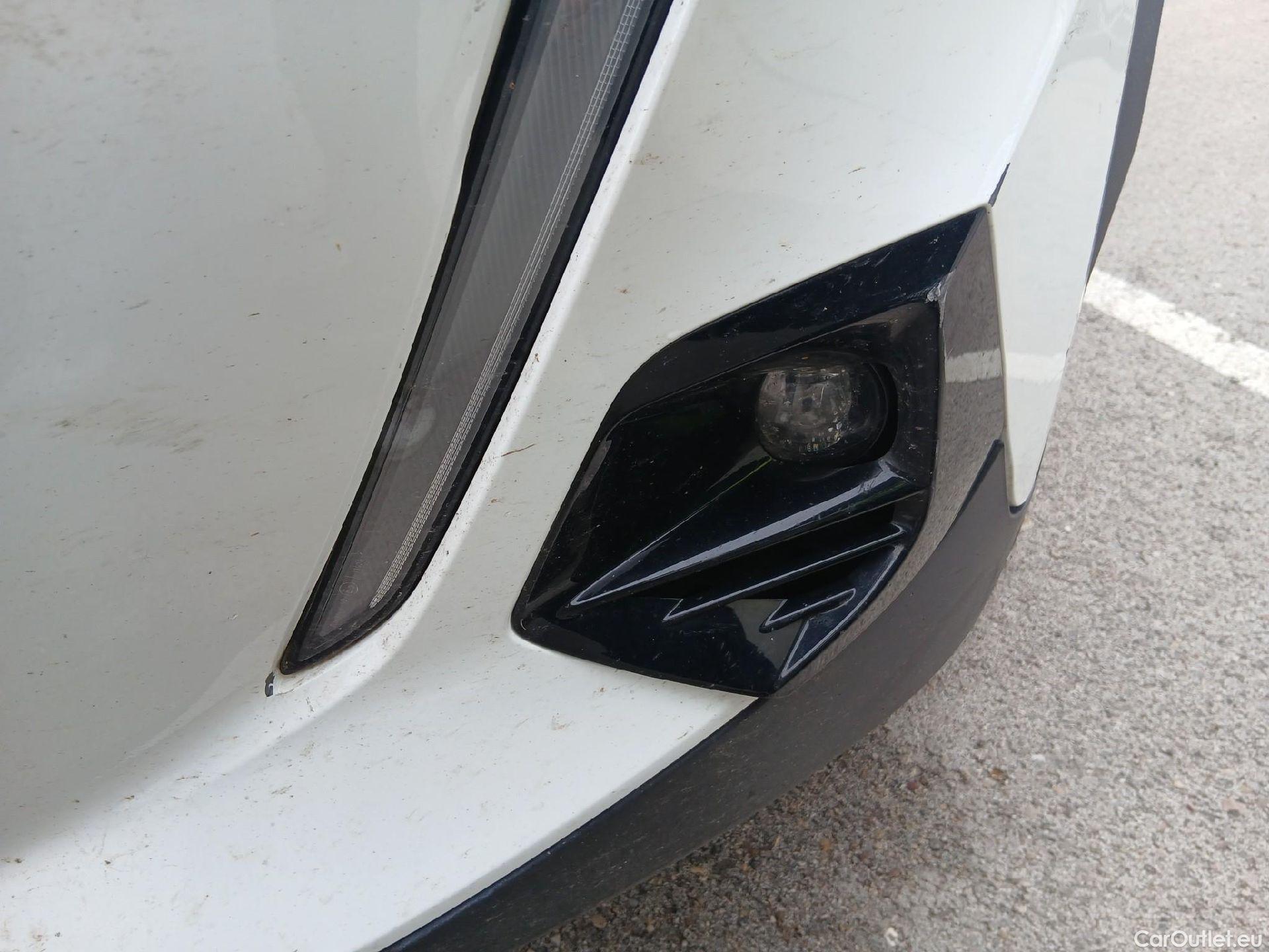  Peugeot  2008 PEUGEOT  / 2019 / 5P / todoterreno Active Puretech 100 S&S BVM6 #13