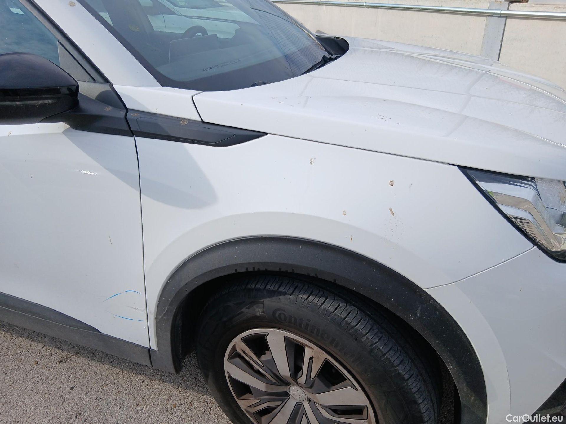  Peugeot  2008 PEUGEOT  / 2019 / 5P / todoterreno Active Puretech 100 S&S BVM6 #46