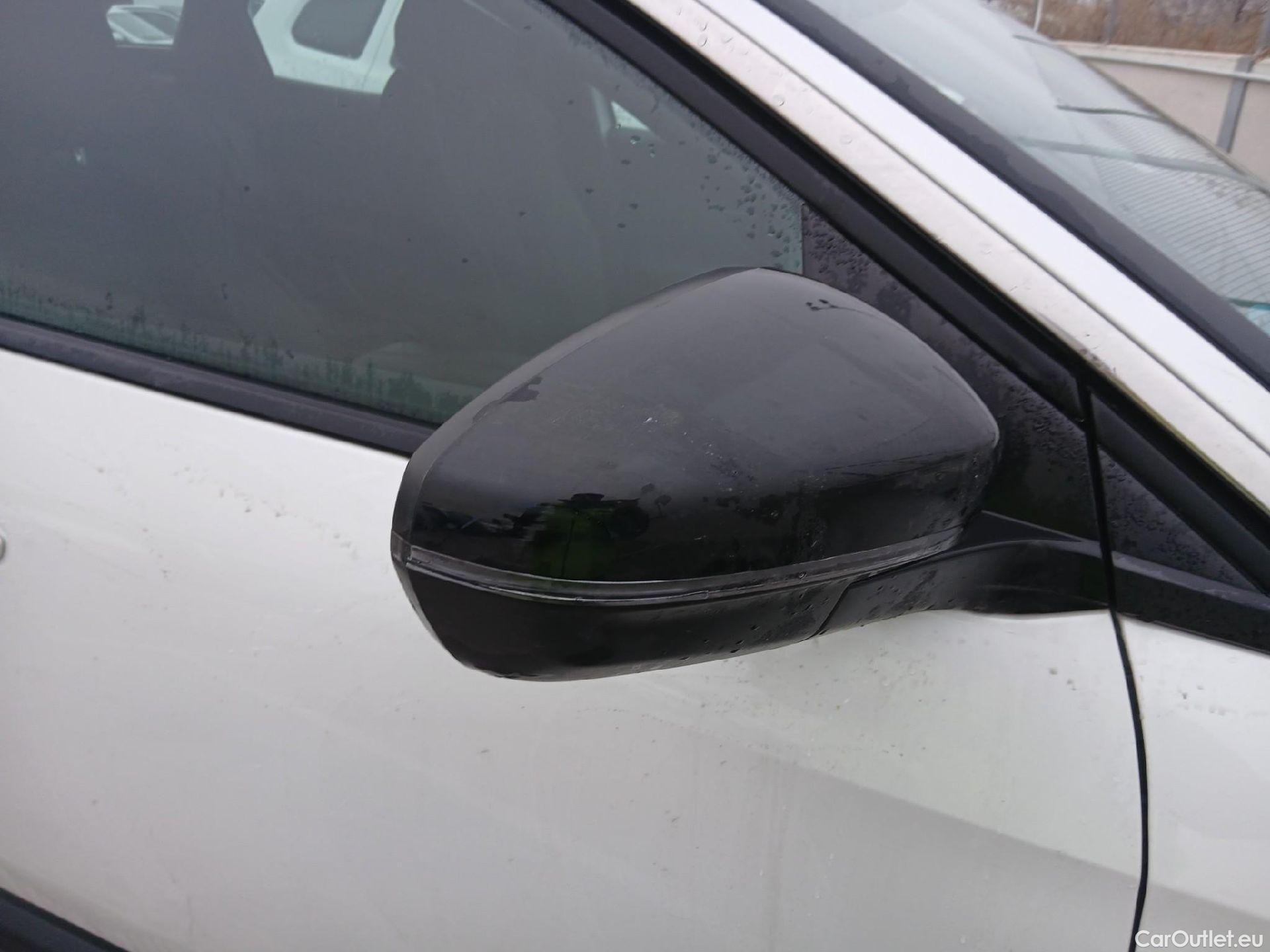  Peugeot  3008 PEUGEOT  / 2020 / 5P / todoterreno 1.2 PureTech 96KW S&S Active Pack EAT8 #40