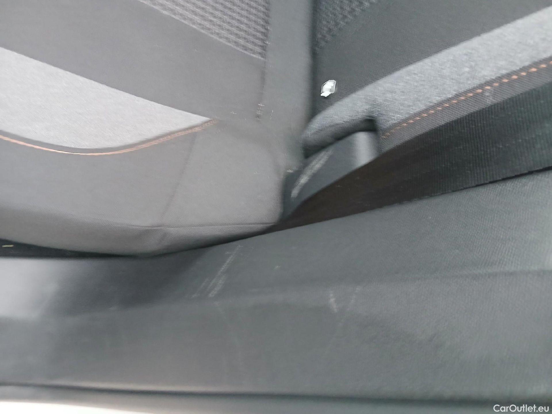  Peugeot  3008 PEUGEOT  / 2020 / 5P / todoterreno 1.2 PureTech 96KW S&S Active Pack EAT8 #5