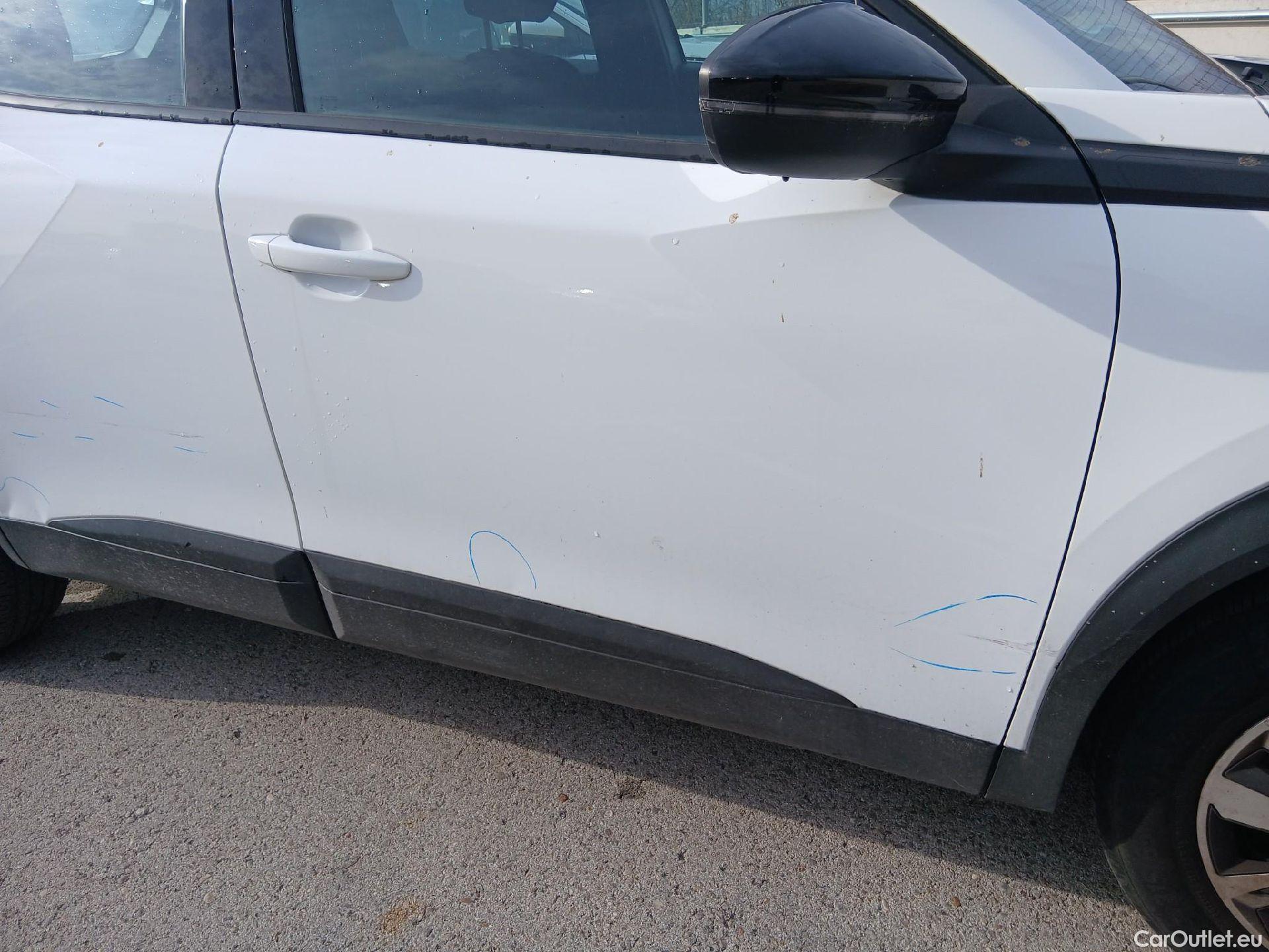  Peugeot  2008 PEUGEOT  / 2019 / 5P / todoterreno Active Puretech 100 S&S BVM6 #43