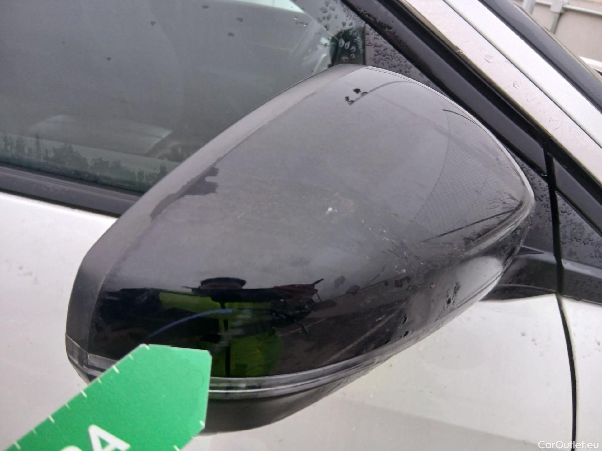  Peugeot  3008 PEUGEOT  / 2020 / 5P / todoterreno 1.2 PureTech 96KW S&S Active Pack EAT8 #39