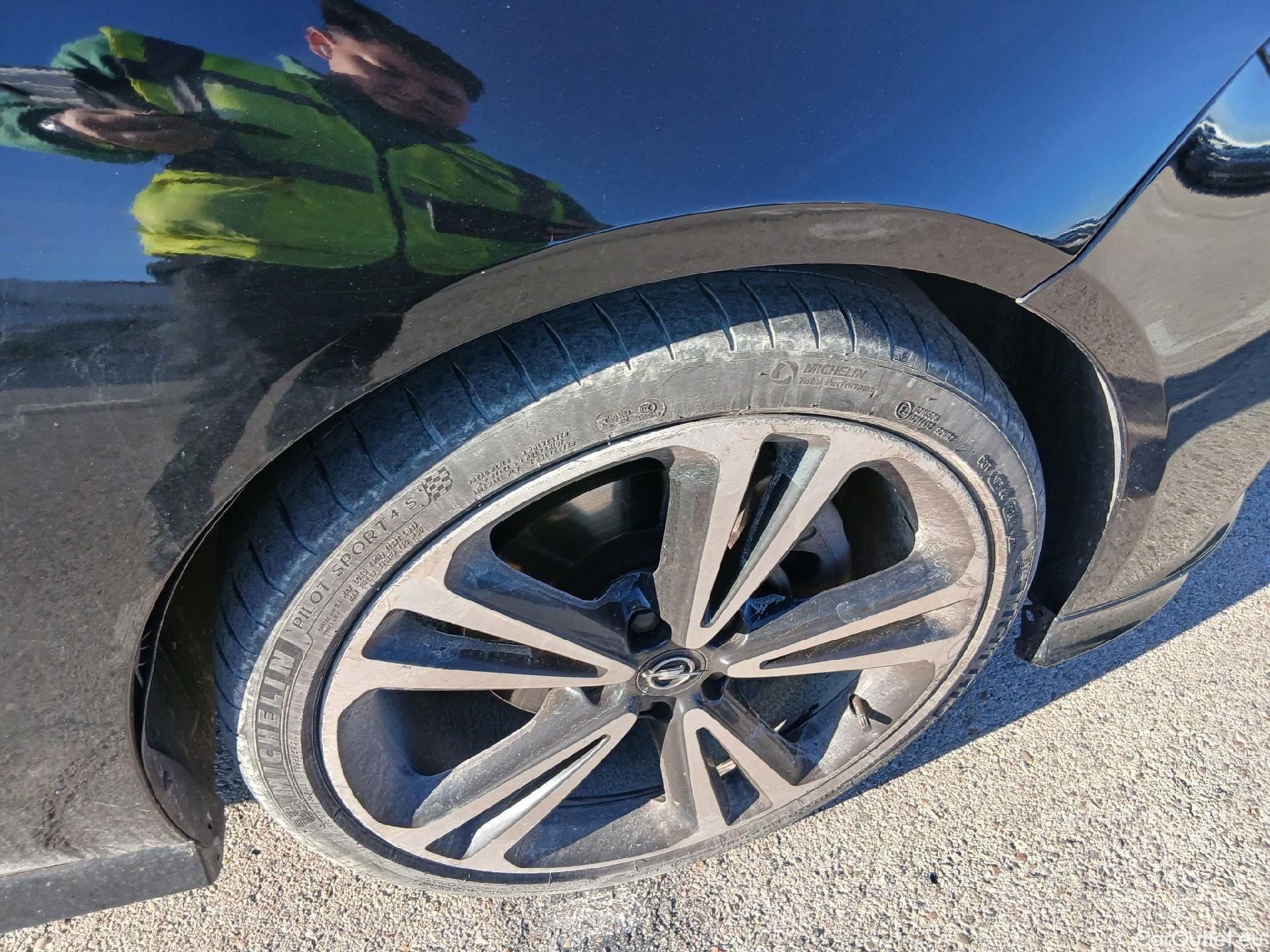  Land Rover  Discovery OPEL Insignia / 2020 / 5P / berlina con portón GS GS Line 2.0D DVH 130kW AT8 #10