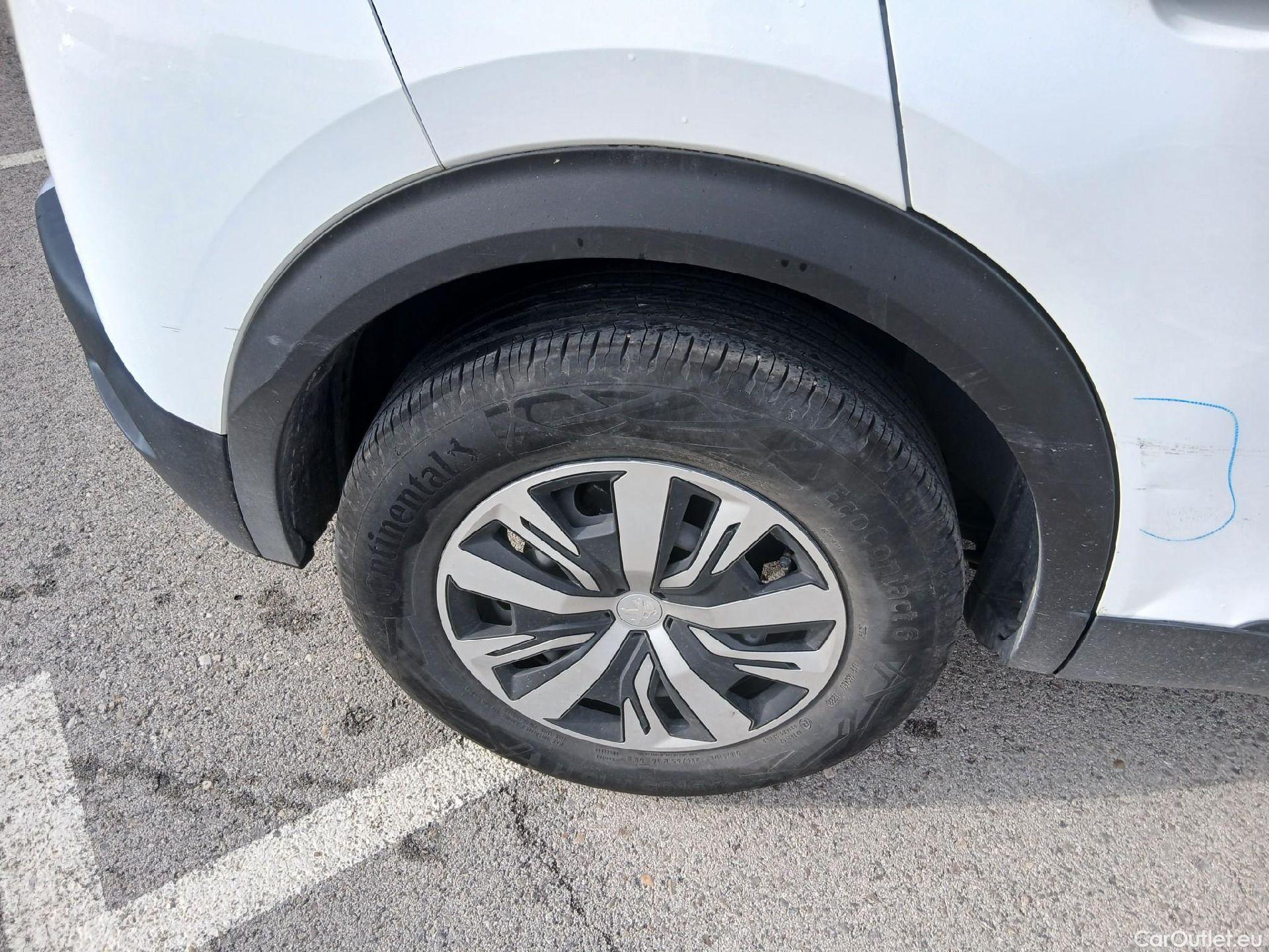  Peugeot  2008 PEUGEOT  / 2019 / 5P / todoterreno Active Puretech 100 S&S BVM6 #39