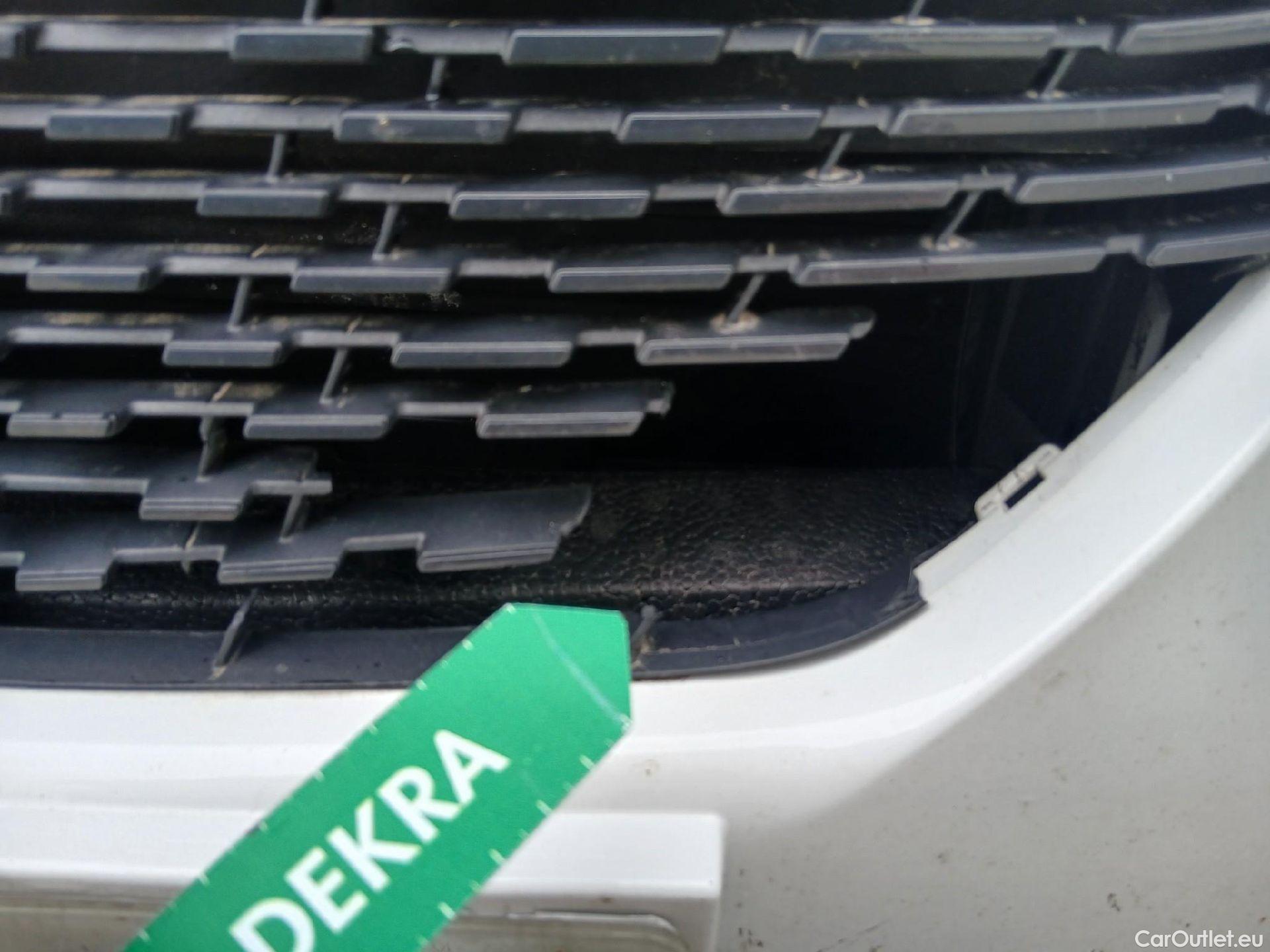  Peugeot  2008 PEUGEOT  / 2019 / 5P / todoterreno Active Puretech 100 S&S BVM6 #8