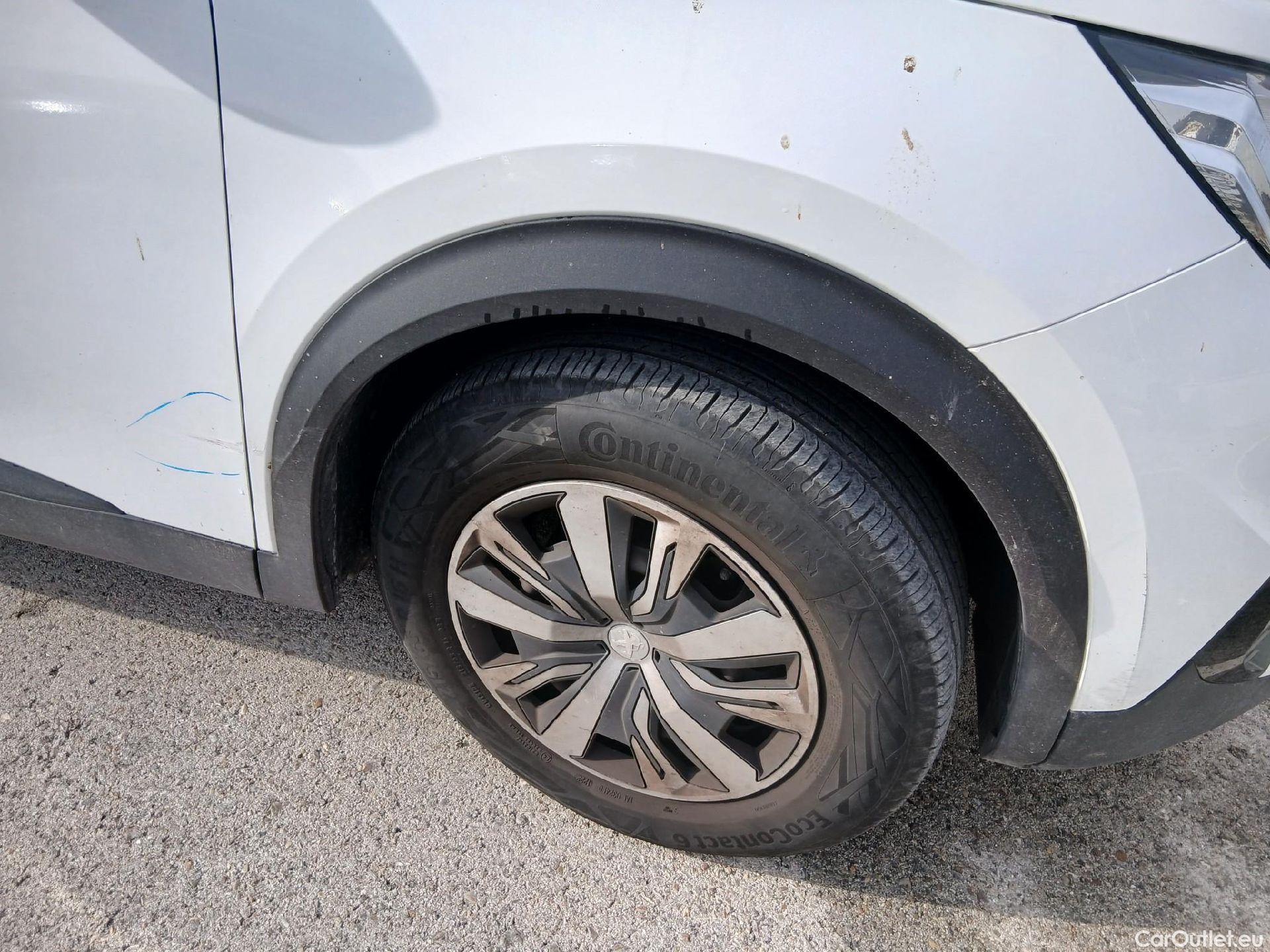  Peugeot  2008 PEUGEOT  / 2019 / 5P / todoterreno Active Puretech 100 S&S BVM6 #48