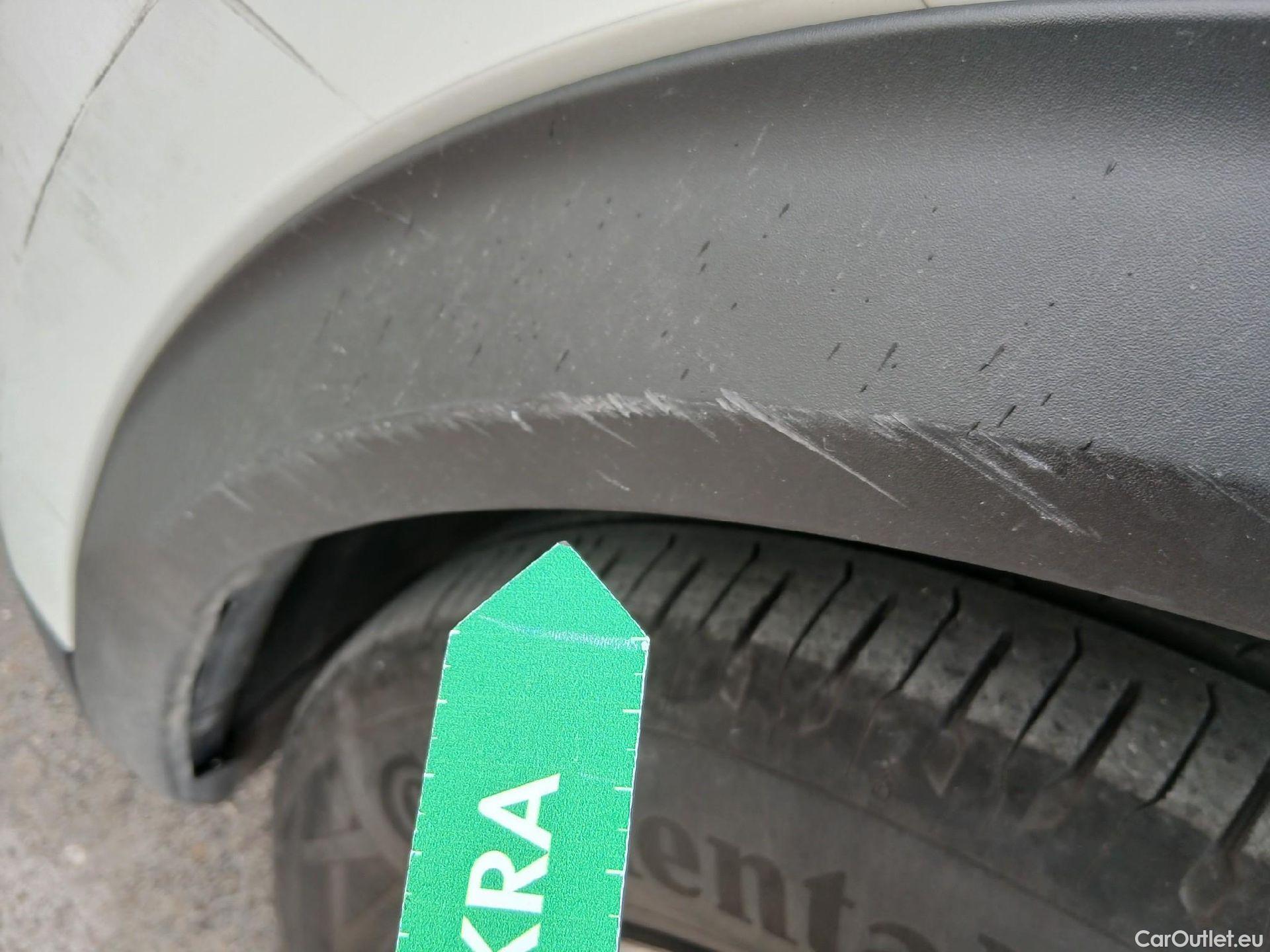  Peugeot  2008 PEUGEOT  / 2019 / 5P / todoterreno Active Puretech 100 S&S BVM6 #21