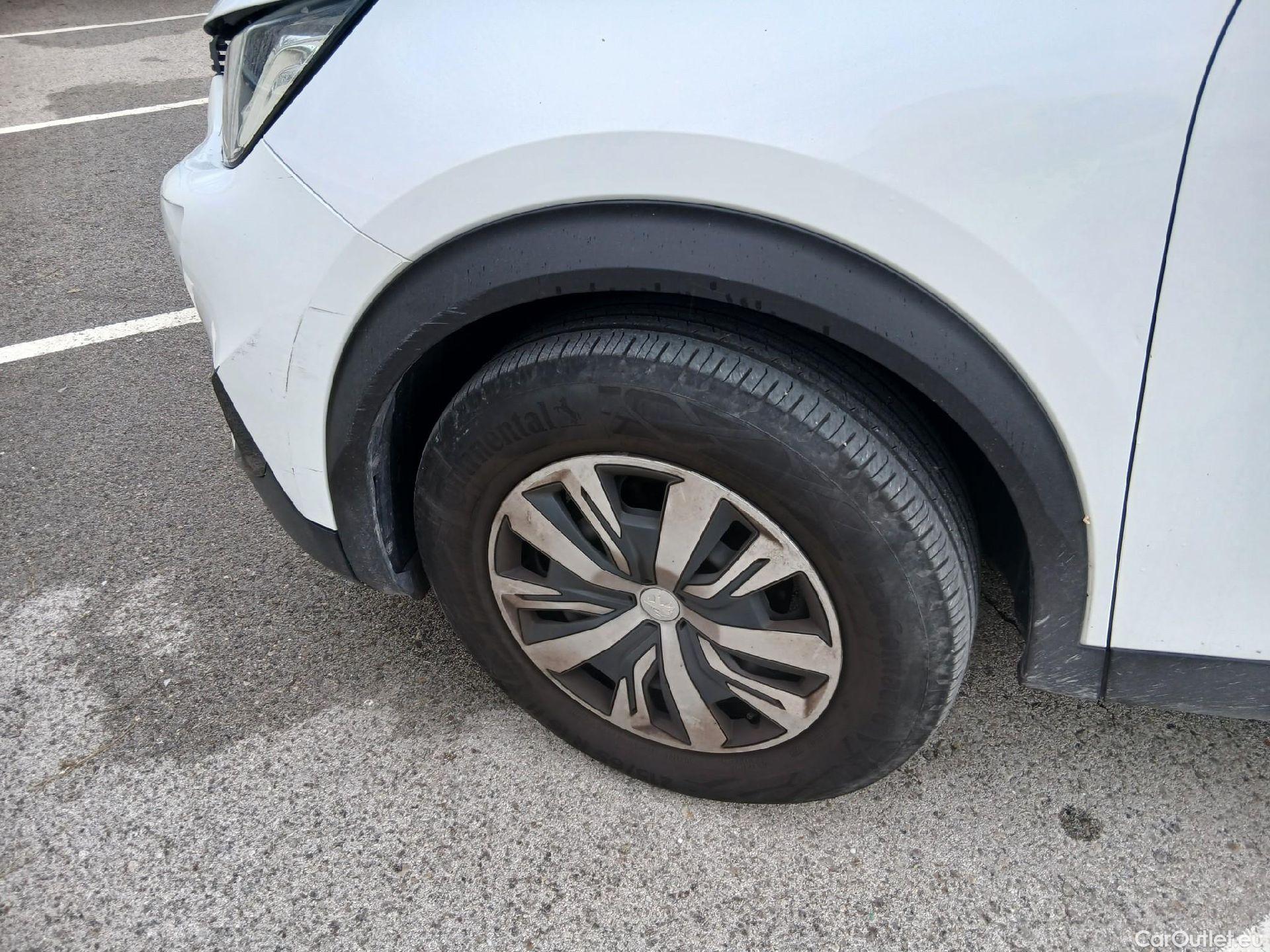  Peugeot  2008 PEUGEOT  / 2019 / 5P / todoterreno Active Puretech 100 S&S BVM6 #22