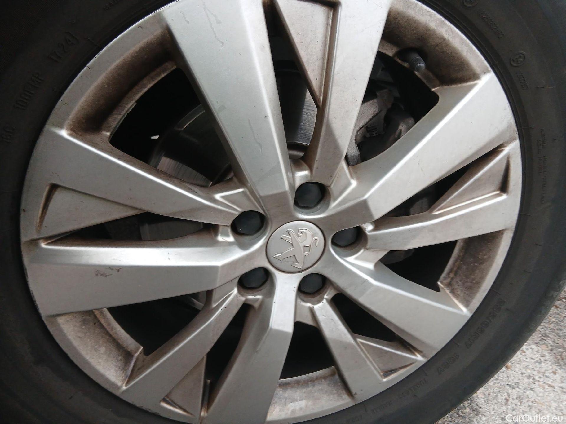  Peugeot  3008 PEUGEOT  / 2020 / 5P / todoterreno 1.2 PureTech 96KW S&S Active Pack EAT8 #12