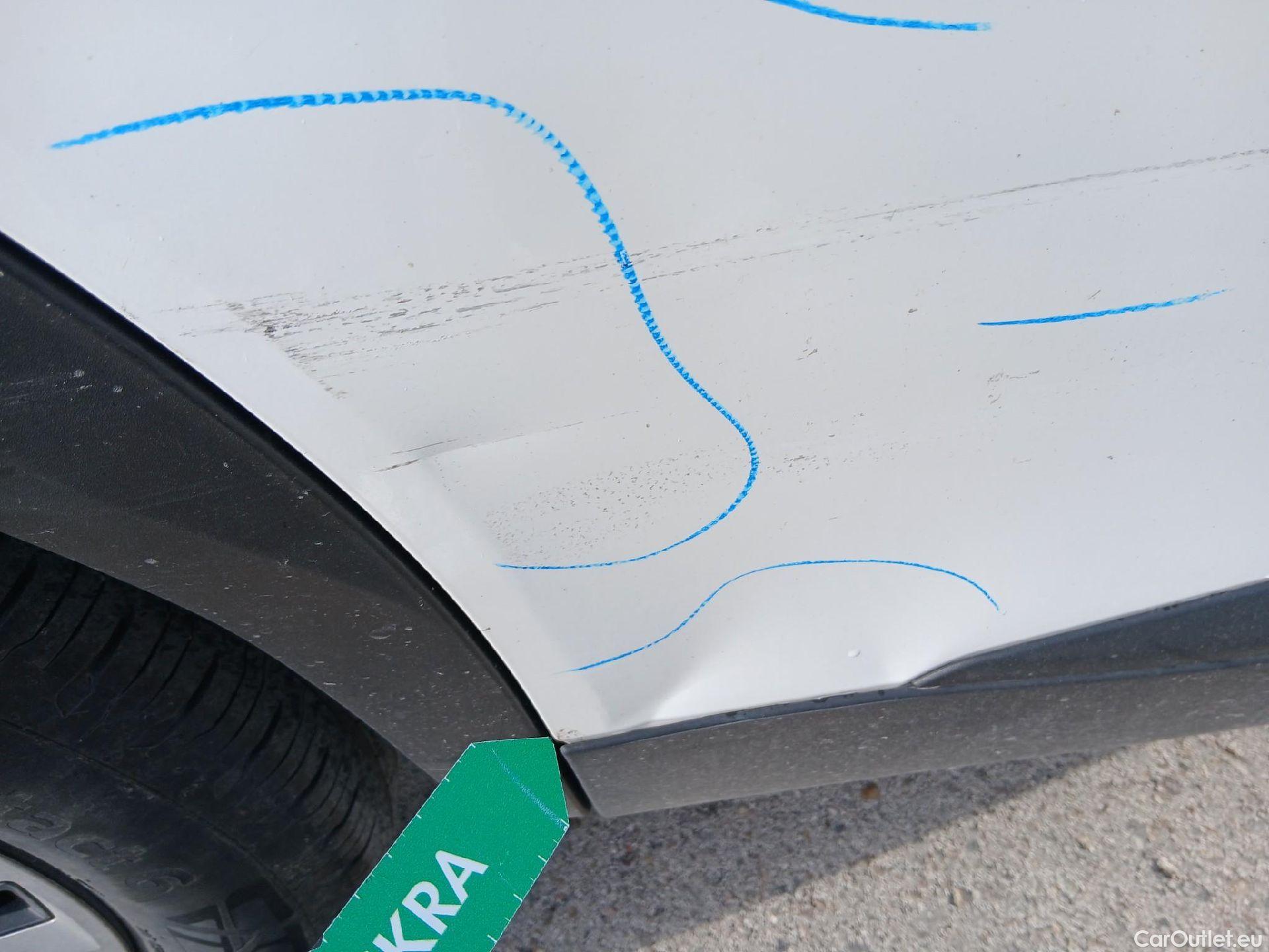  Peugeot  2008 PEUGEOT  / 2019 / 5P / todoterreno Active Puretech 100 S&S BVM6 #42