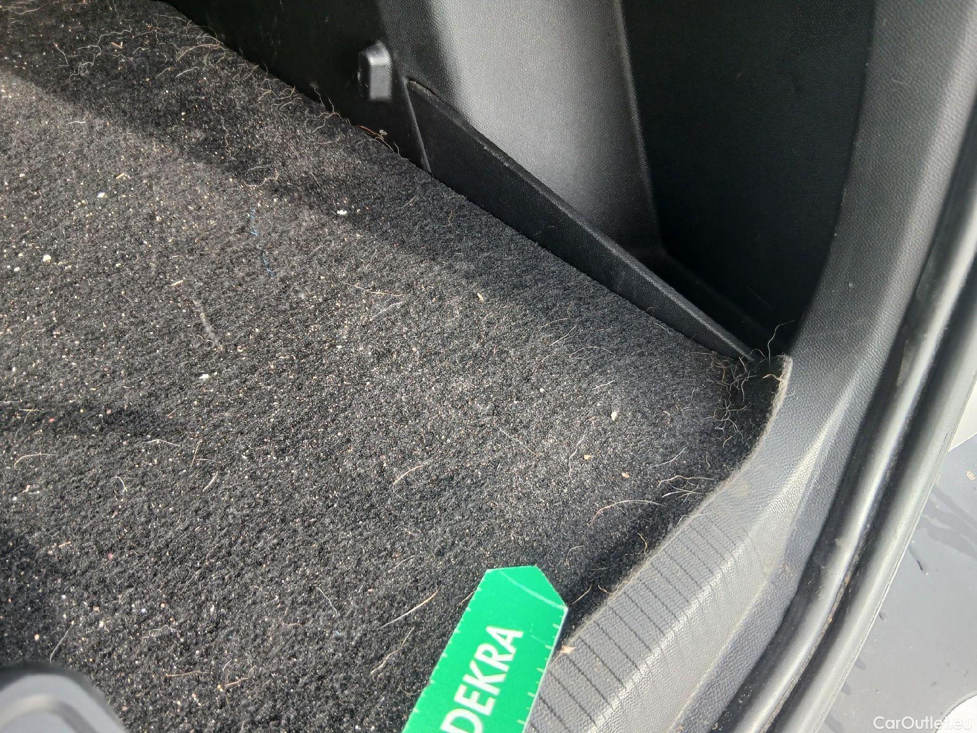  Peugeot  2008 PEUGEOT  / 2019 / 5P / todoterreno Active Puretech 100 S&S BVM6 #30