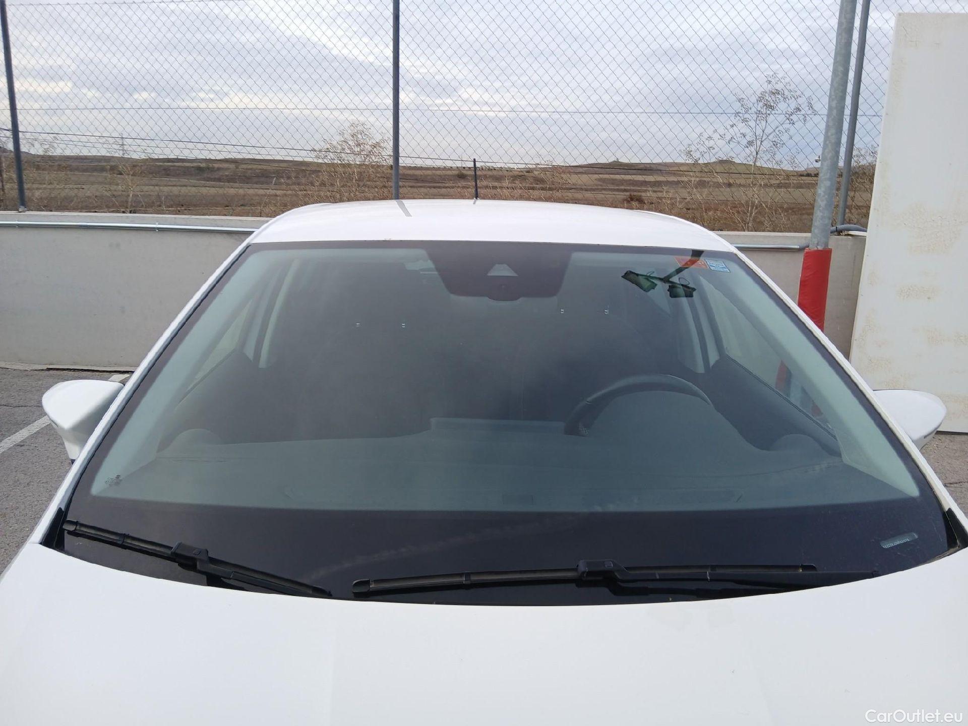  Seat  Ibiza SEAT  / 2017 / 5P / berlina con portón 1.0 TSI 81kW (110CV) Style Plus (AC) #1