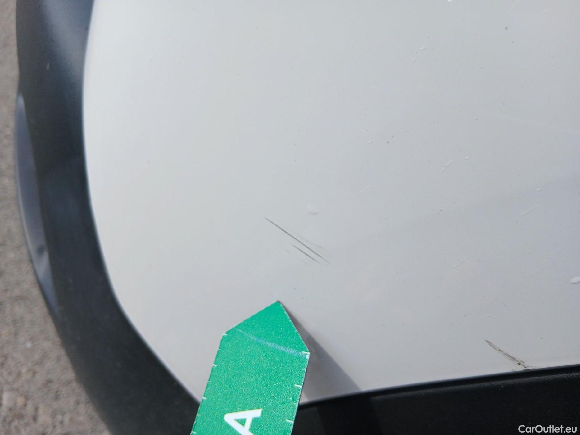  Peugeot  2008 PEUGEOT  / 2019 / 5P / todoterreno Active Puretech 100 S&S BVM6 #37