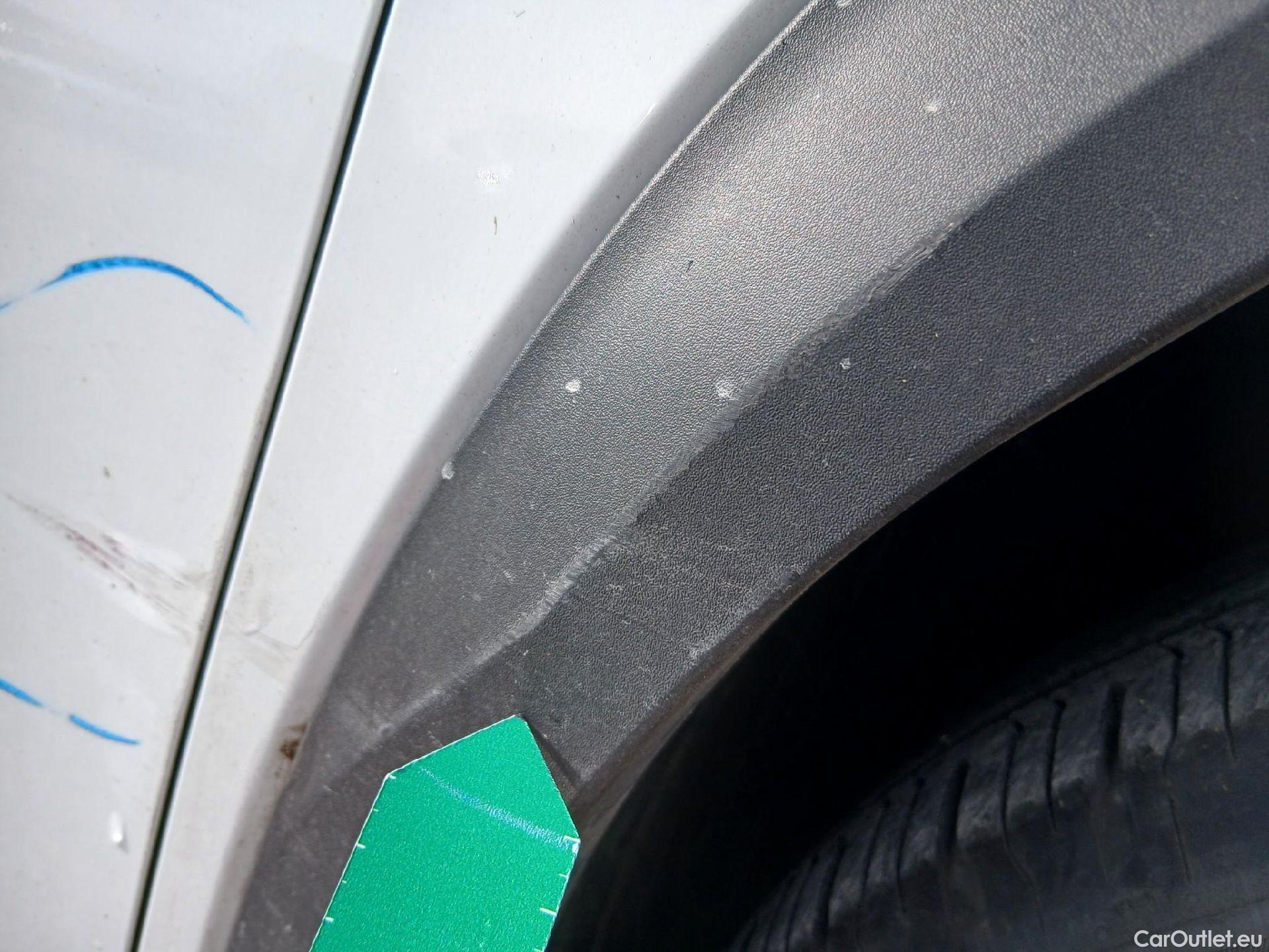  Peugeot  2008 PEUGEOT  / 2019 / 5P / todoterreno Active Puretech 100 S&S BVM6 #47