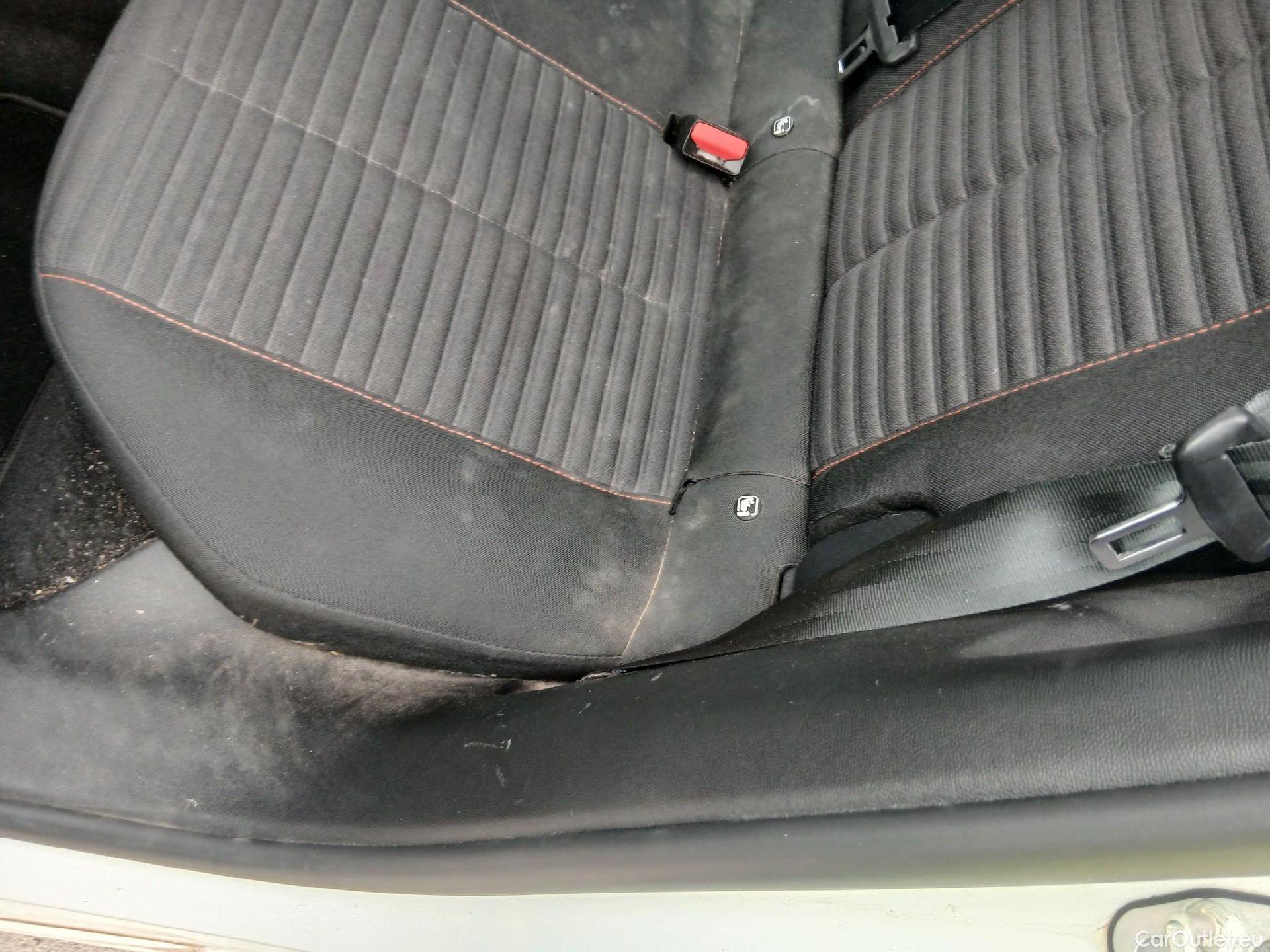  Peugeot  2008 PEUGEOT  / 2019 / 5P / todoterreno Active Puretech 100 S&S BVM6 #34