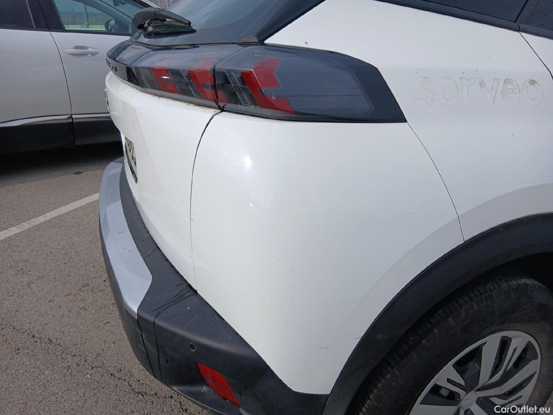  Peugeot  2008 PEUGEOT  / 2019 / 5P / todoterreno Active Puretech 100 S&S BVM6 #38