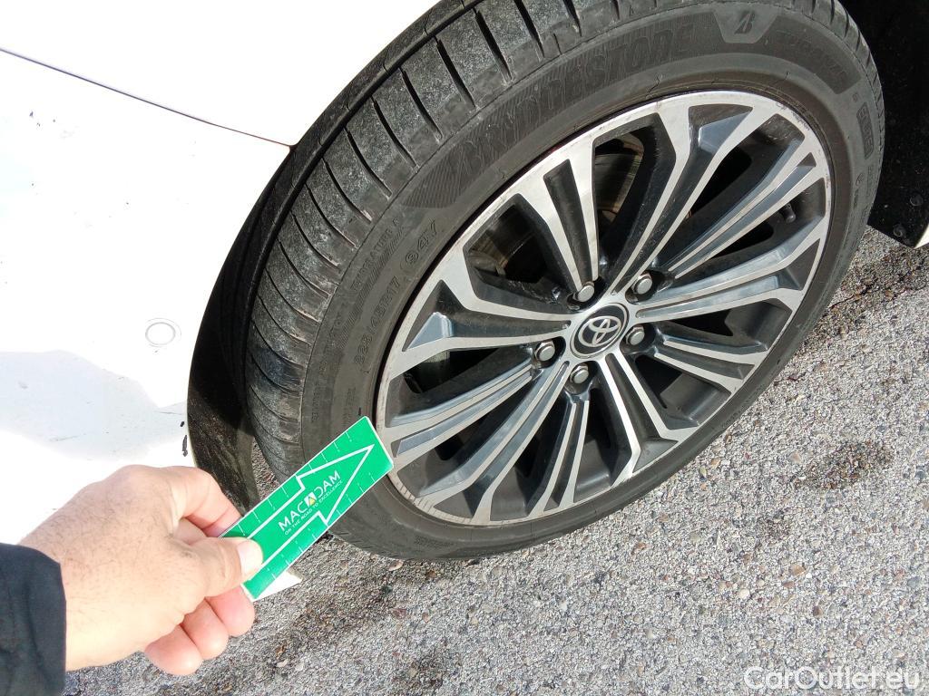  Toyota  Corolla TOYOTA  / 2019 / 5P / familiar 2.0 180H ADVANCE E-CVT TOURING SPORT #9