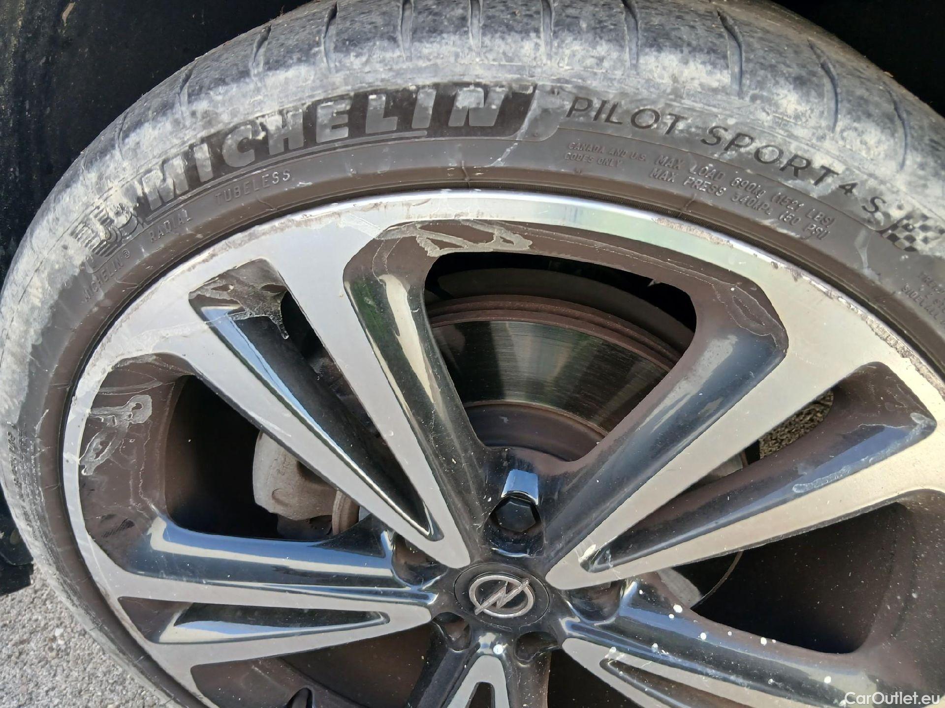  Land Rover  Discovery OPEL Insignia / 2020 / 5P / berlina con portón GS GS Line 2.0D DVH 130kW AT8 #1