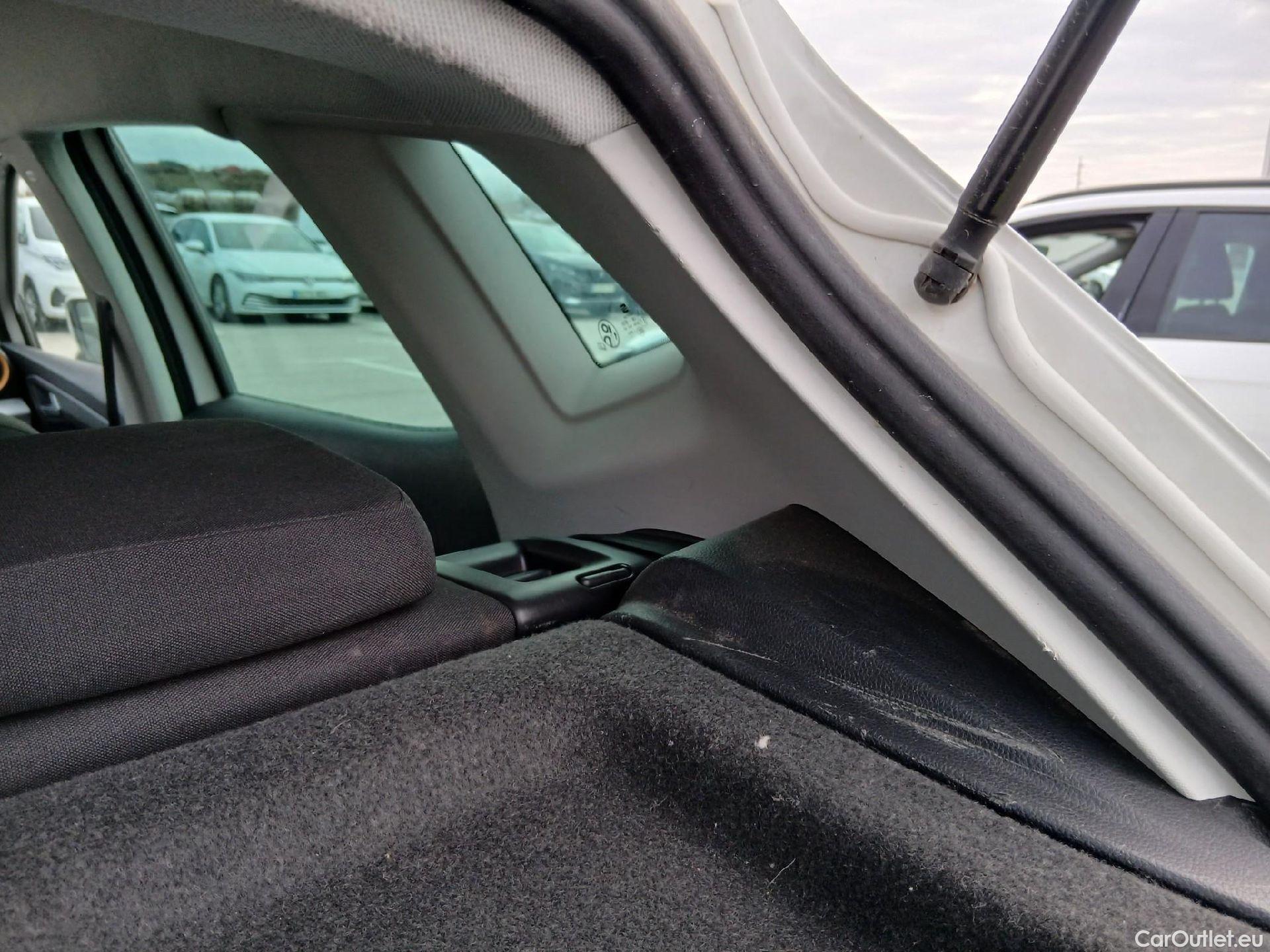  Seat  Ibiza SEAT  / 2017 / 5P / berlina con portón 1.0 TSI 81kW (110CV) Style Plus (AC) #16