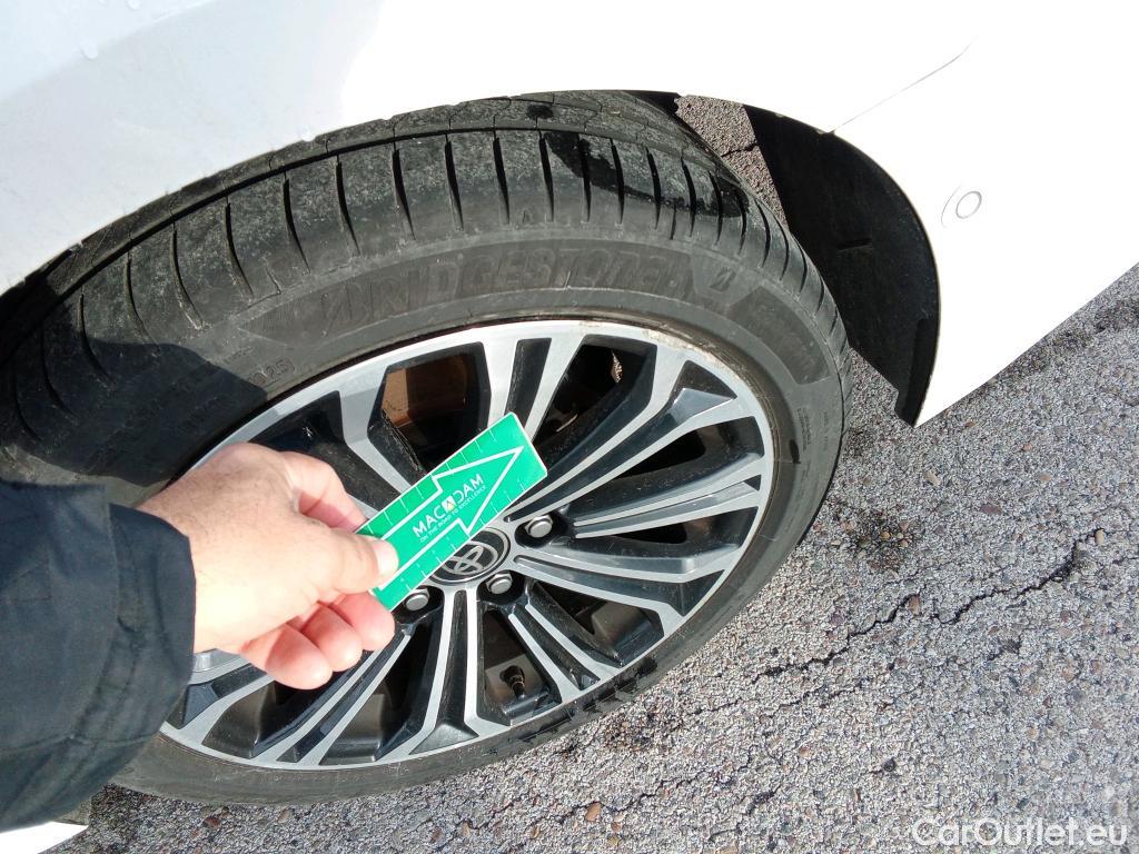  Toyota  Corolla TOYOTA  / 2019 / 5P / familiar 2.0 180H ADVANCE E-CVT TOURING SPORT #7