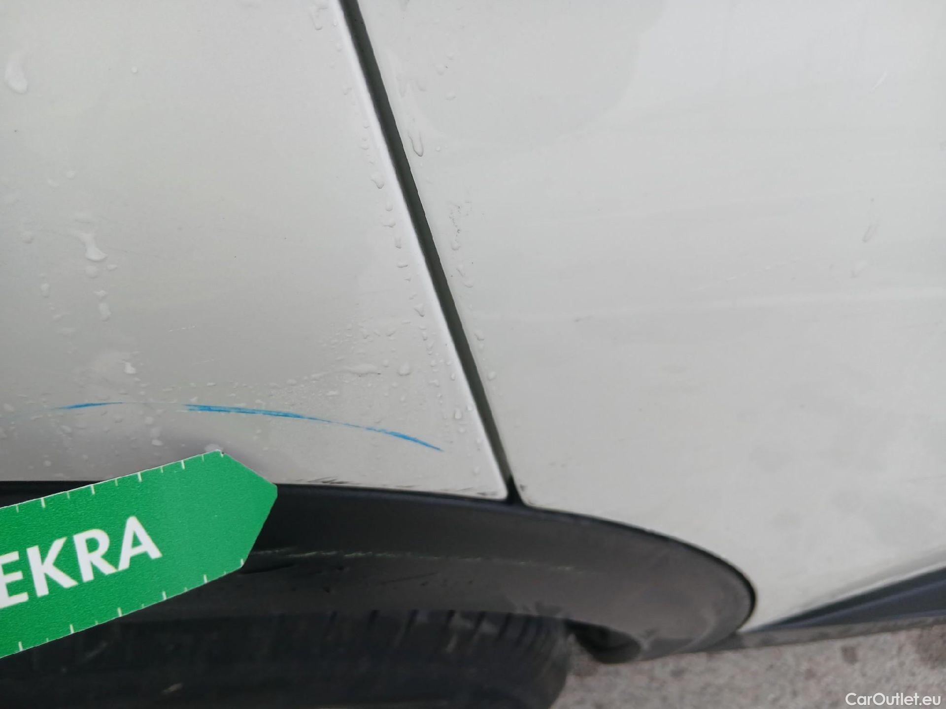  Peugeot  3008 PEUGEOT  / 2020 / 5P / todoterreno 1.2 PureTech 96KW S&S Active Pack EAT8 #32