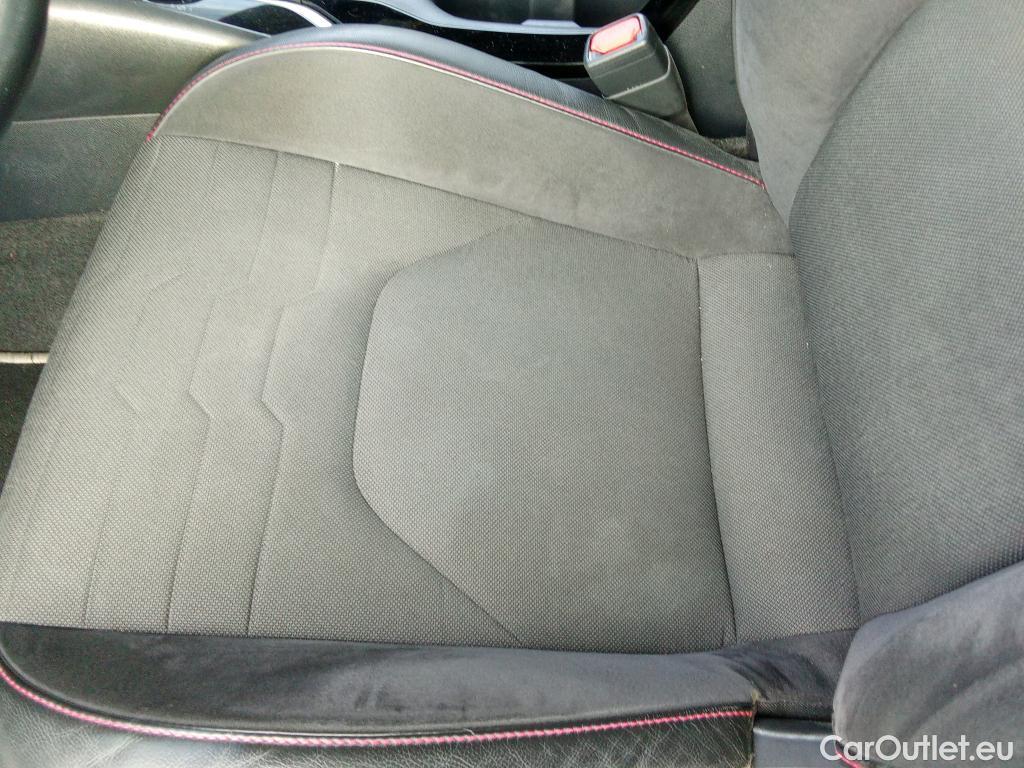  Toyota  Corolla TOYOTA  / 2019 / 5P / familiar 2.0 180H ADVANCE E-CVT TOURING SPORT #17