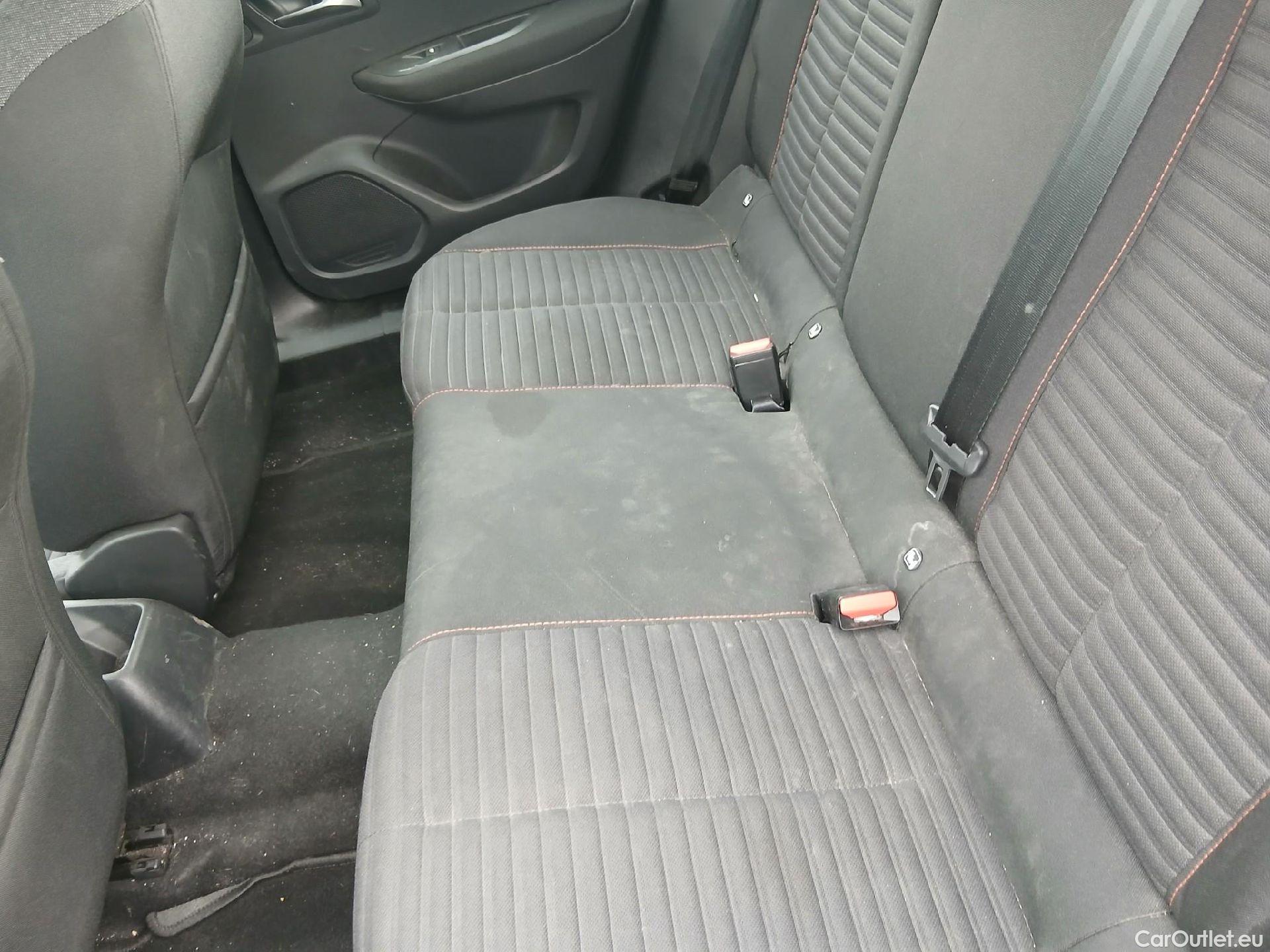  Peugeot  2008 PEUGEOT  / 2019 / 5P / todoterreno Active Puretech 100 S&S BVM6 #31