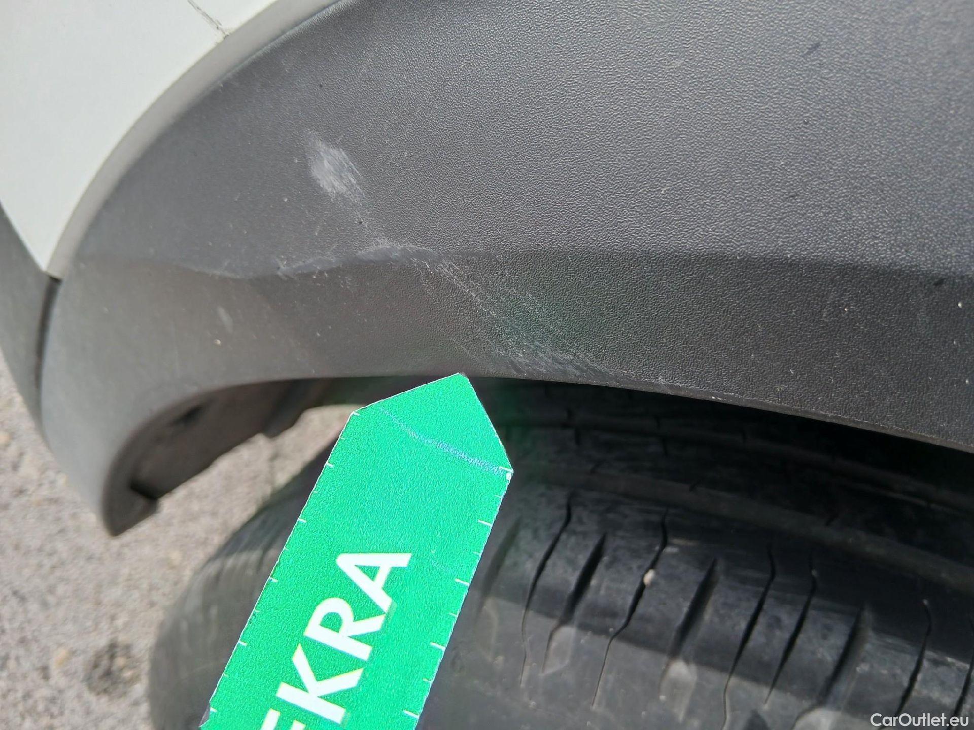  Peugeot  2008 PEUGEOT  / 2019 / 5P / todoterreno Active Puretech 100 S&S BVM6 #40