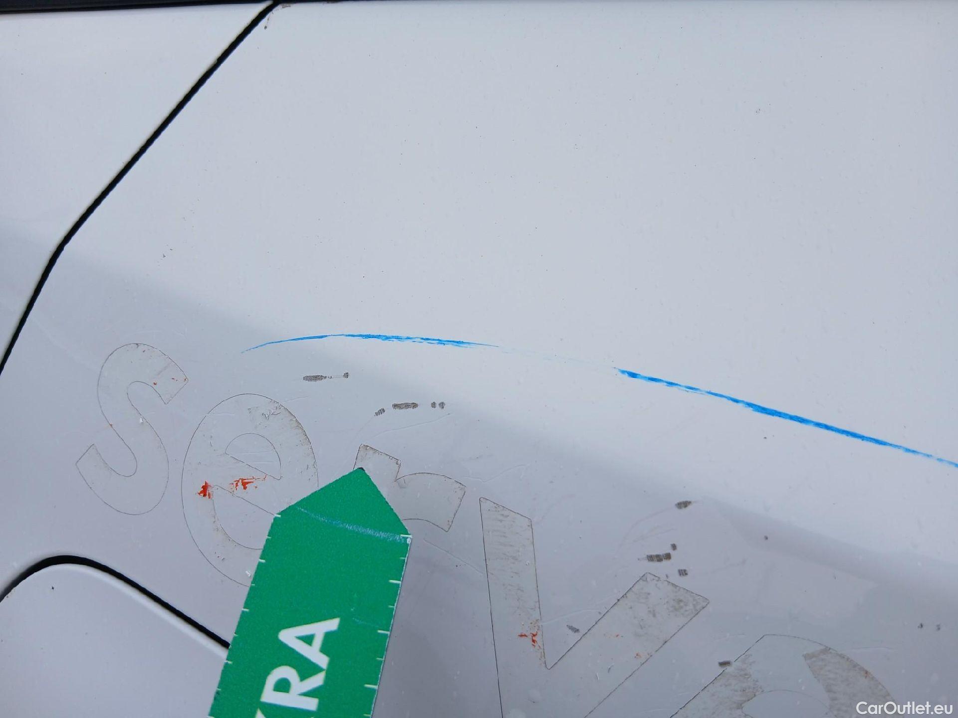  Peugeot  2008 PEUGEOT  / 2019 / 5P / todoterreno Active Puretech 100 S&S BVM6 #20