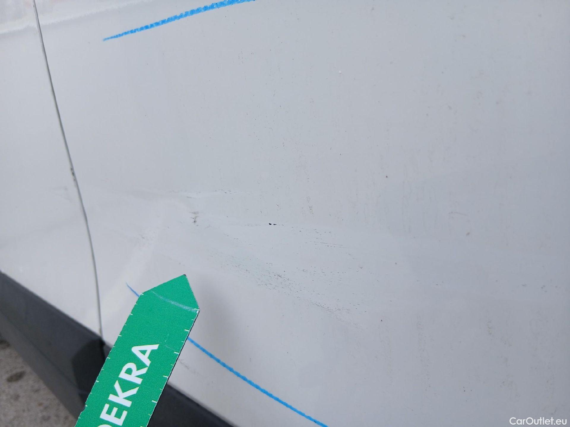  Peugeot  2008 PEUGEOT  / 2019 / 5P / todoterreno Active Puretech 100 S&S BVM6 #18