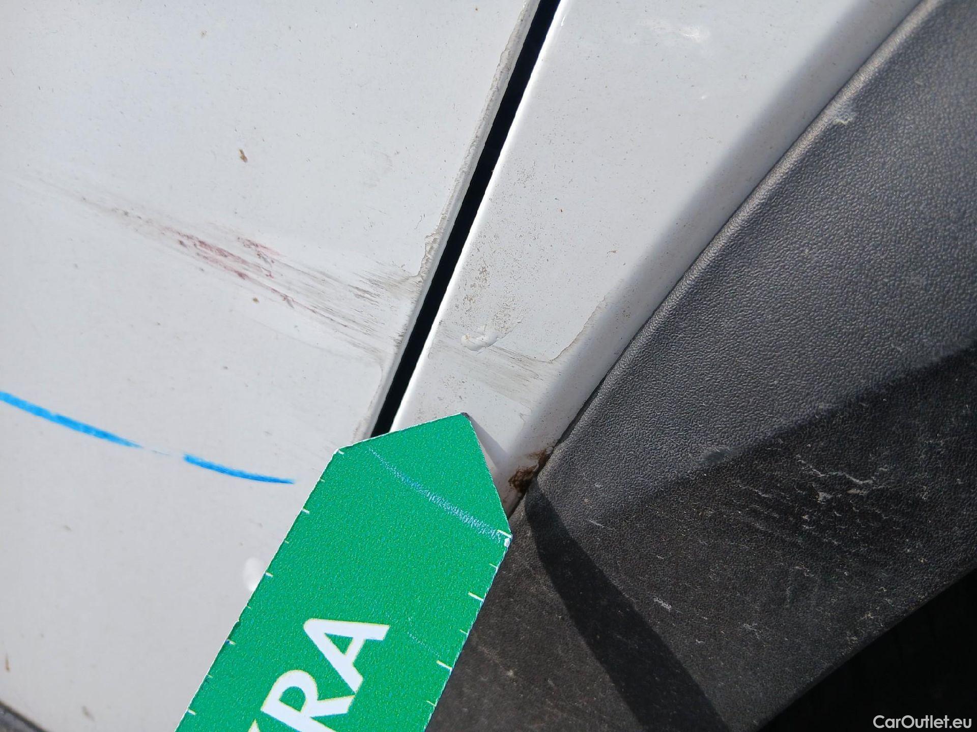  Peugeot  2008 PEUGEOT  / 2019 / 5P / todoterreno Active Puretech 100 S&S BVM6 #45