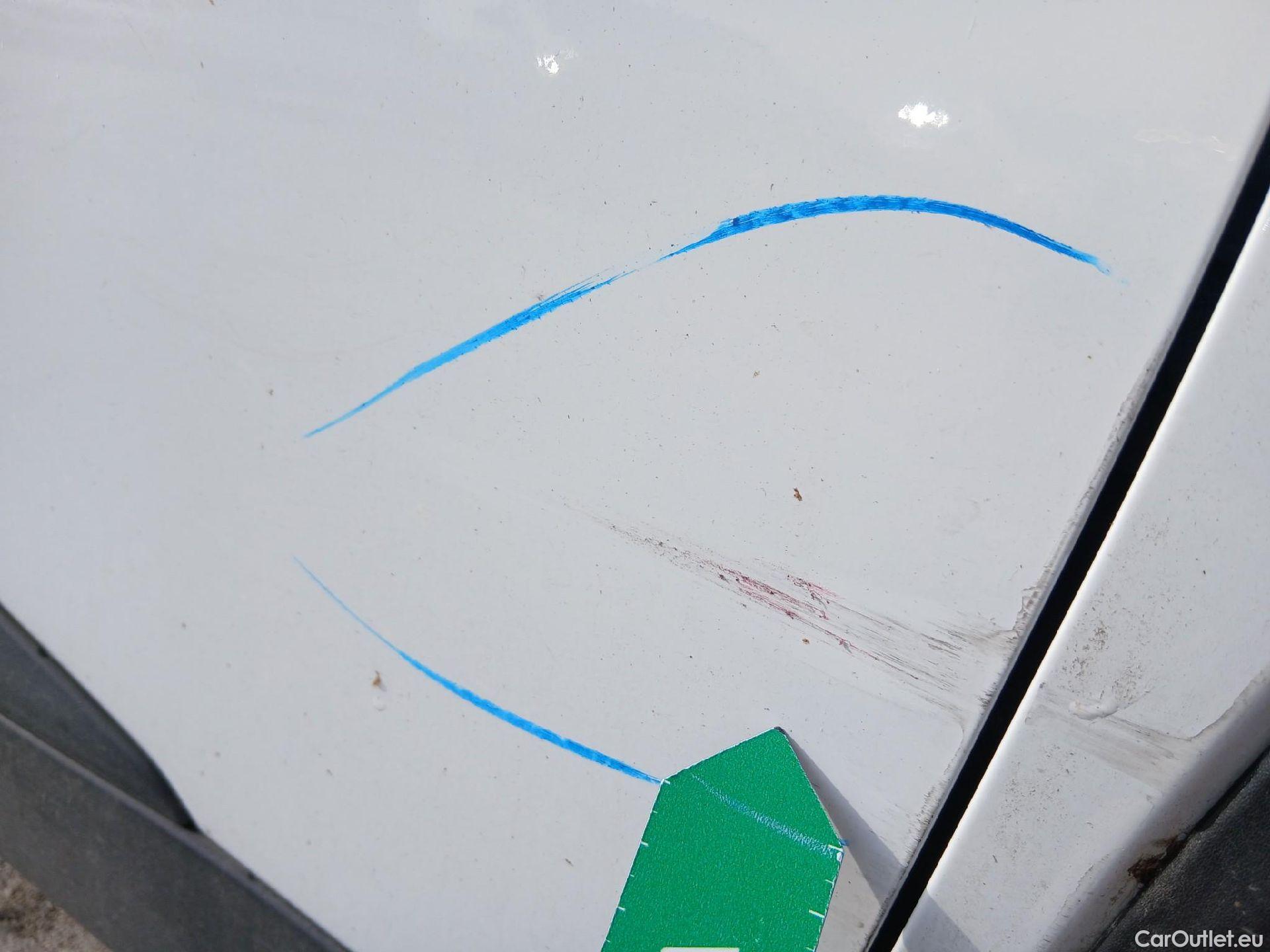  Peugeot  2008 PEUGEOT  / 2019 / 5P / todoterreno Active Puretech 100 S&S BVM6 #44