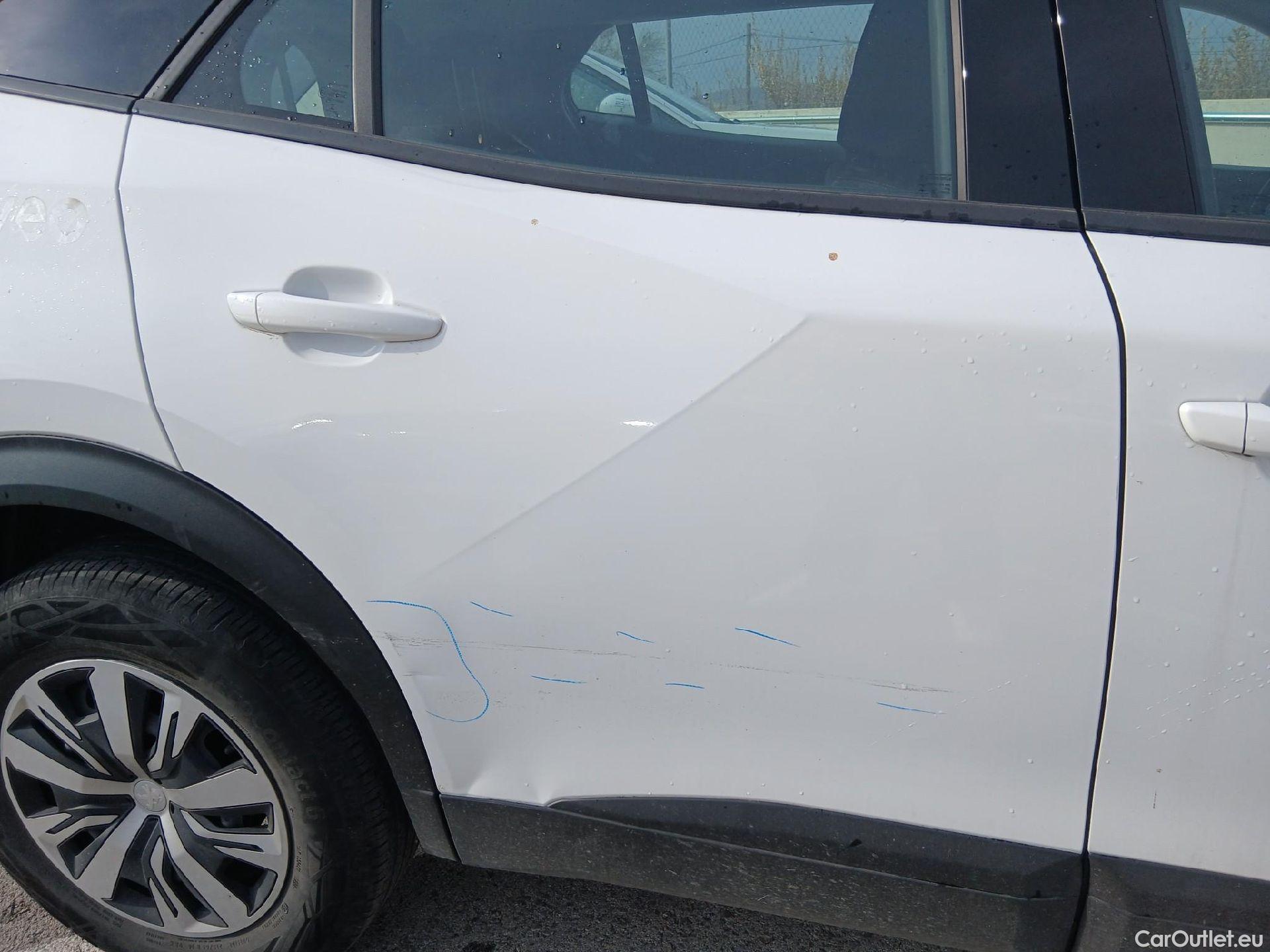  Peugeot  2008 PEUGEOT  / 2019 / 5P / todoterreno Active Puretech 100 S&S BVM6 #41