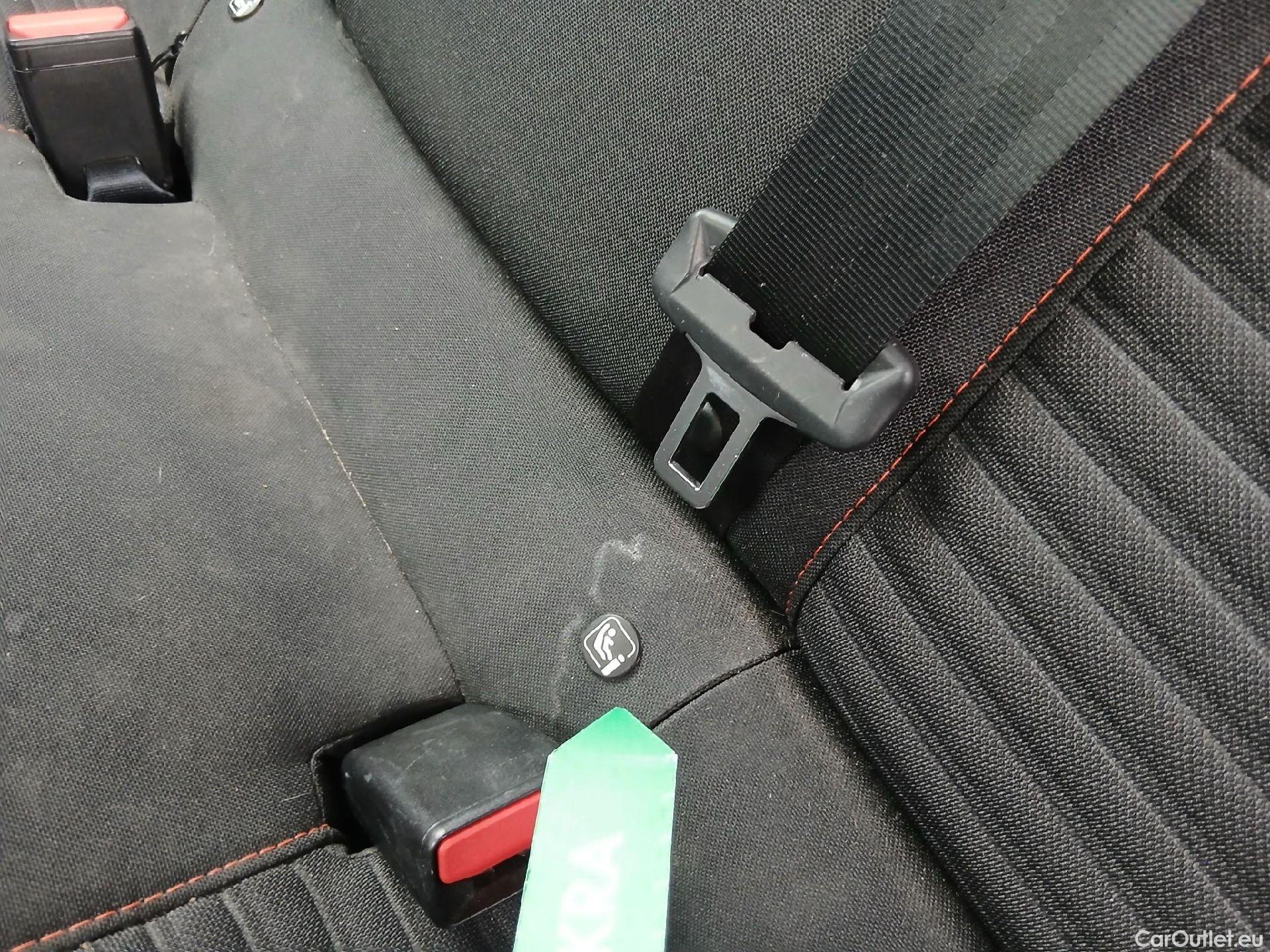  Peugeot  2008 PEUGEOT  / 2019 / 5P / todoterreno Active Puretech 100 S&S BVM6 #28