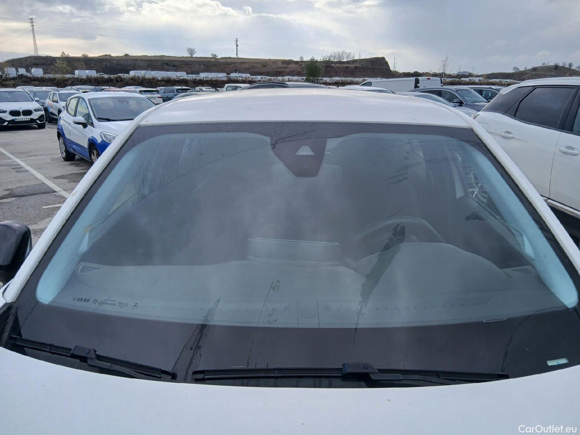  Peugeot  2008 PEUGEOT  / 2019 / 5P / todoterreno Active Puretech 100 S&S BVM6 #2