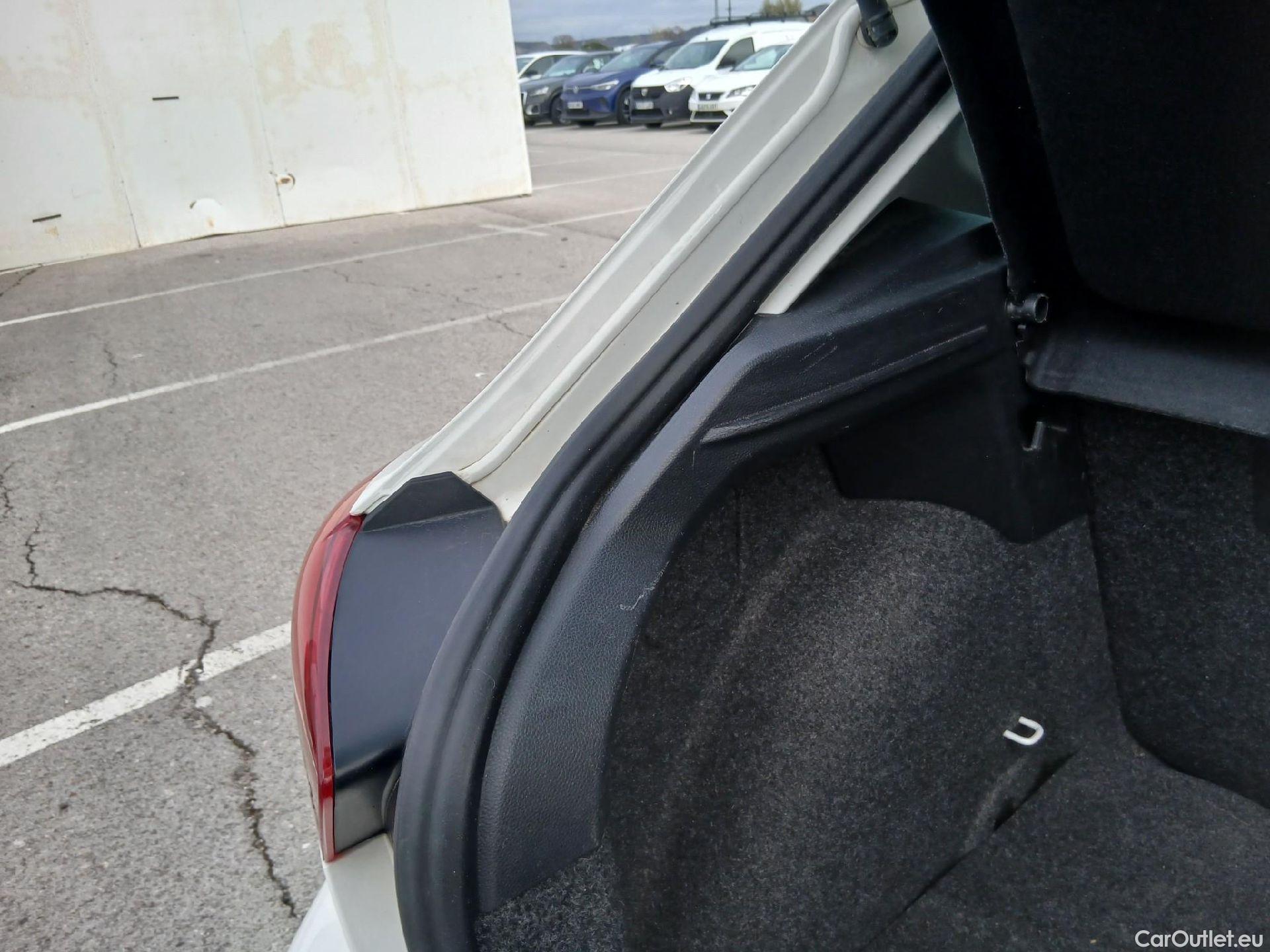  Seat  Ibiza SEAT  / 2017 / 5P / berlina con portón 1.0 TSI 81kW (110CV) Style Plus (AC) #12