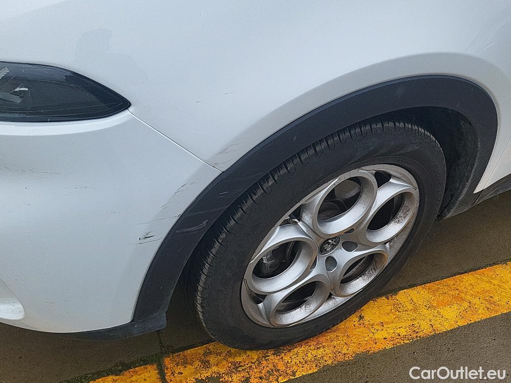  Alfa Romeo  TONALE Alfa Romeo  / 2022 / 5P / todoterreno 1.5 MHEV GASOLINA 130 CV SPRINT FWD #14