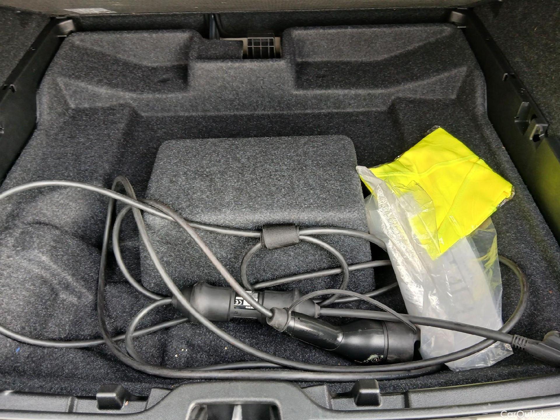  Volvo  XC 40 VOLVO XC40 / 2017 / 5P / todoterreno 1.5 T4 Twin Recharge Inscription Auto #49