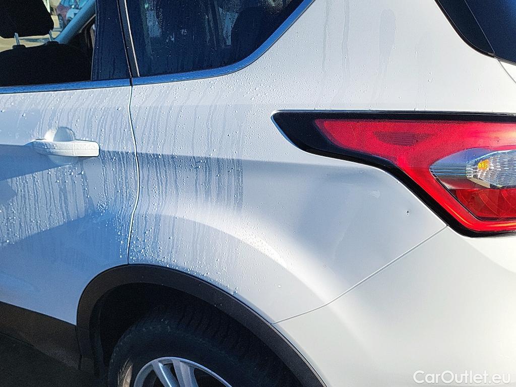  Ford  Kuga FORD  / 2016 / 5P / todoterreno 1.5 EcoBoost 88kW 4x2 Trend+ (CX) #32