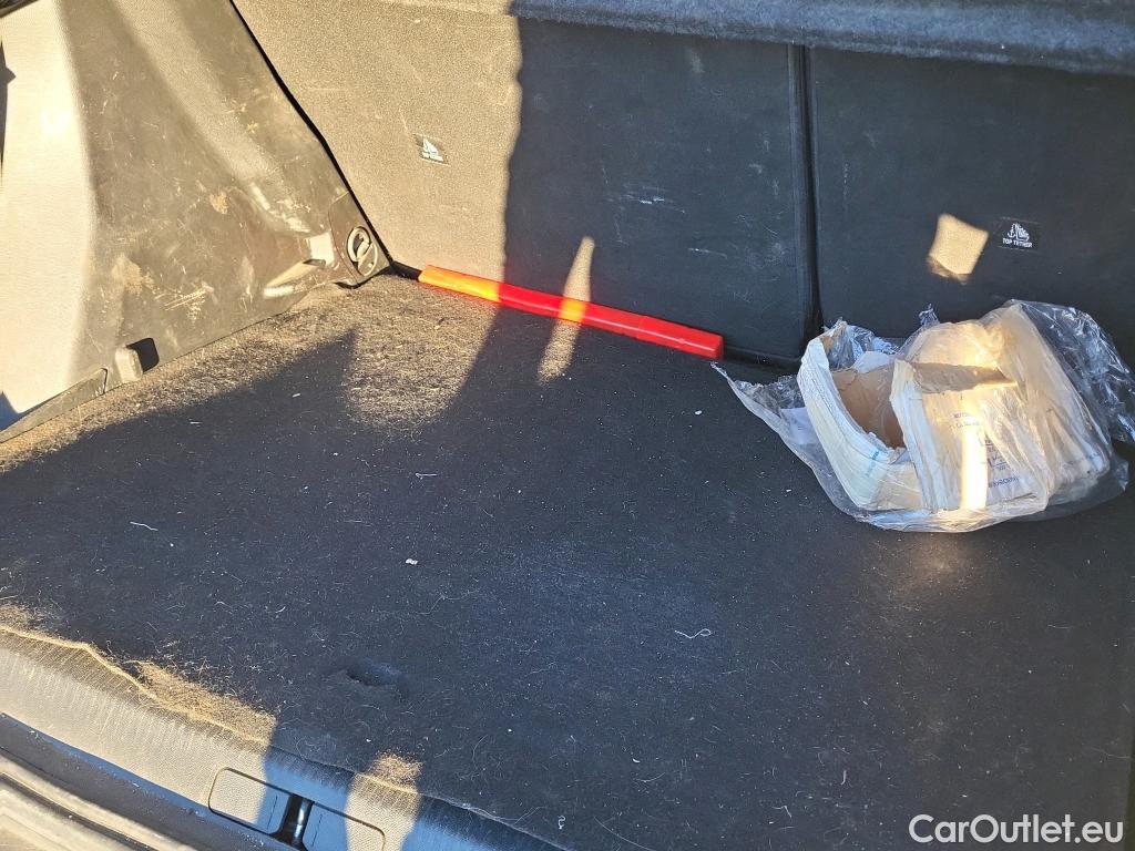  Peugeot  2008 PEUGEOT  / 2019 / 5P / todoterreno Active Pack Puretech 100 S&S BVM6 #13