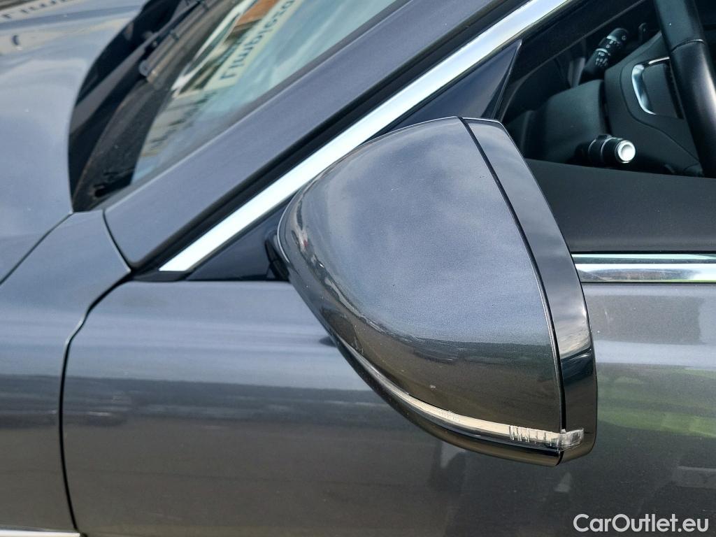  Jaguar  XE JAGUAR  sedán 2.0 Diesel RWD 132kW  Auto #15