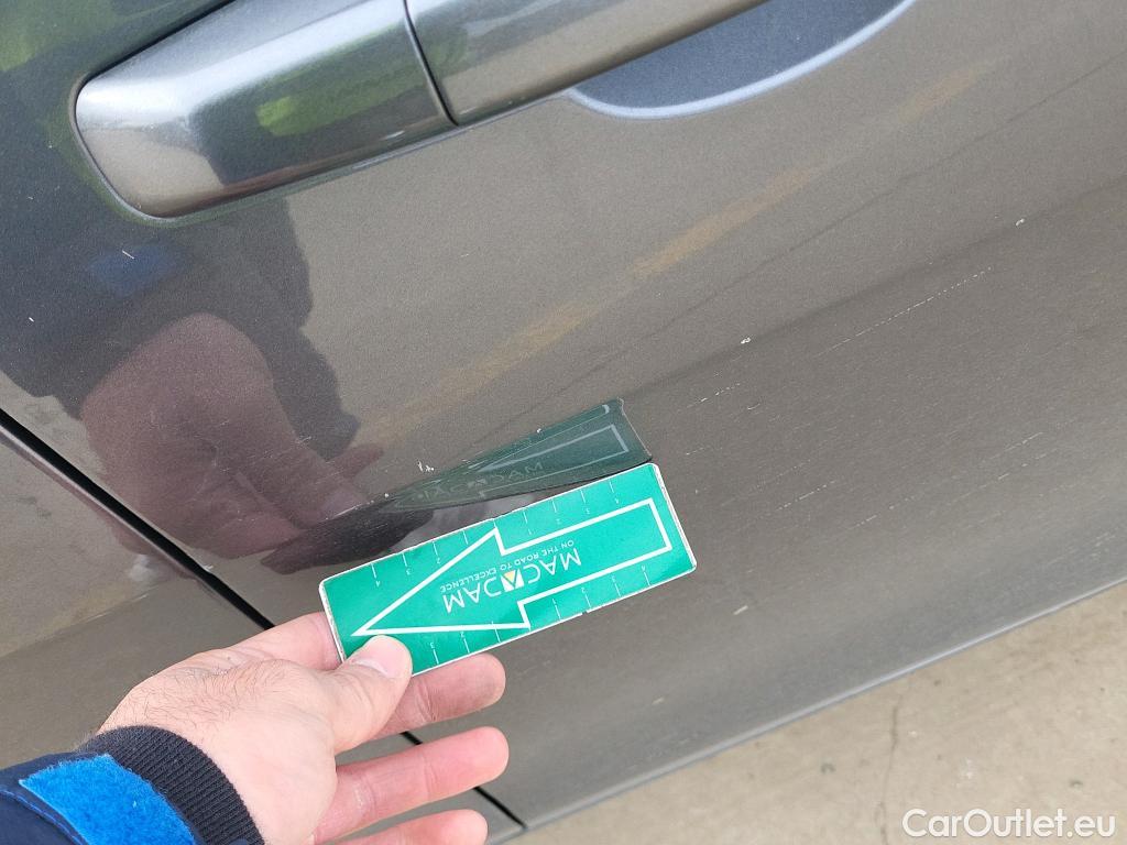  Jaguar  XE JAGUAR  sedán 2.0 Diesel RWD 132kW  Auto #2