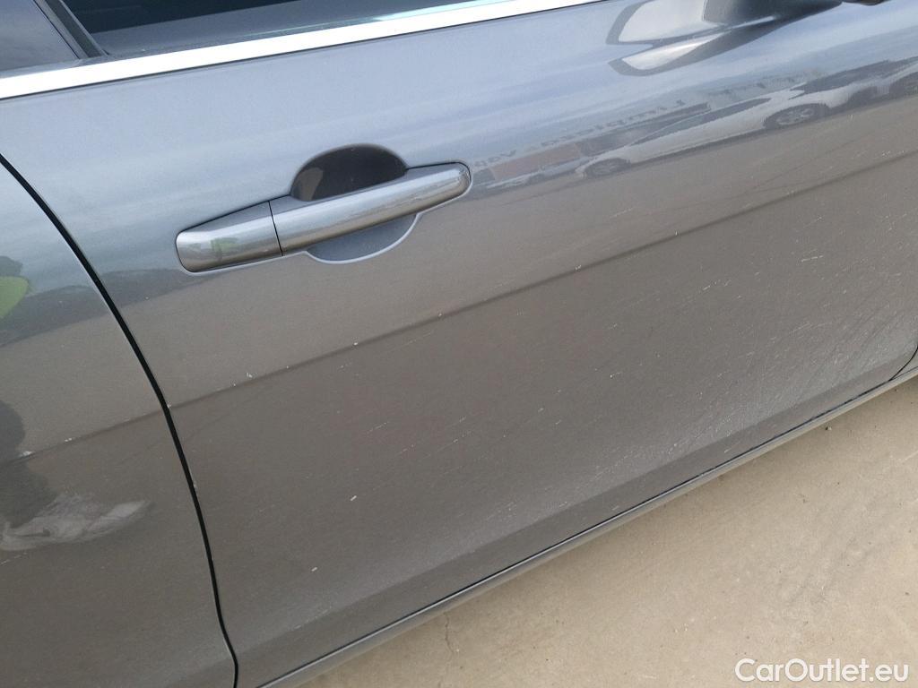  Jaguar  XE JAGUAR  sedán 2.0 Diesel RWD 132kW  Auto #1