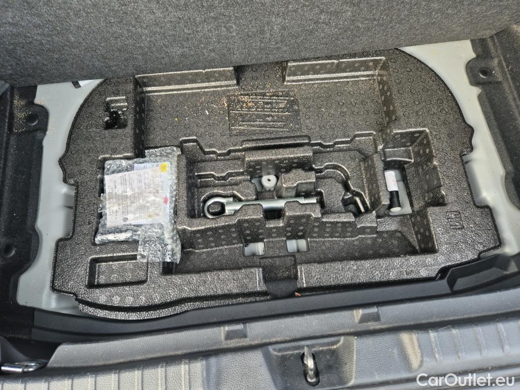  Toyota  Corolla TOYOTA  / 2019 / 5P / berlina con portón 1.8 125H BUSINESS PLUS E-CVT #9