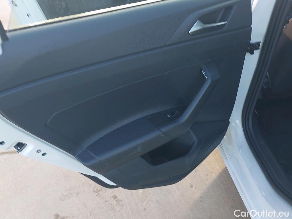  Volkswagen  Polo VOLKSWAGEN  / 2021 / 5P / berlina con portón Life 1.0 TSI 70kW (95CV) #1