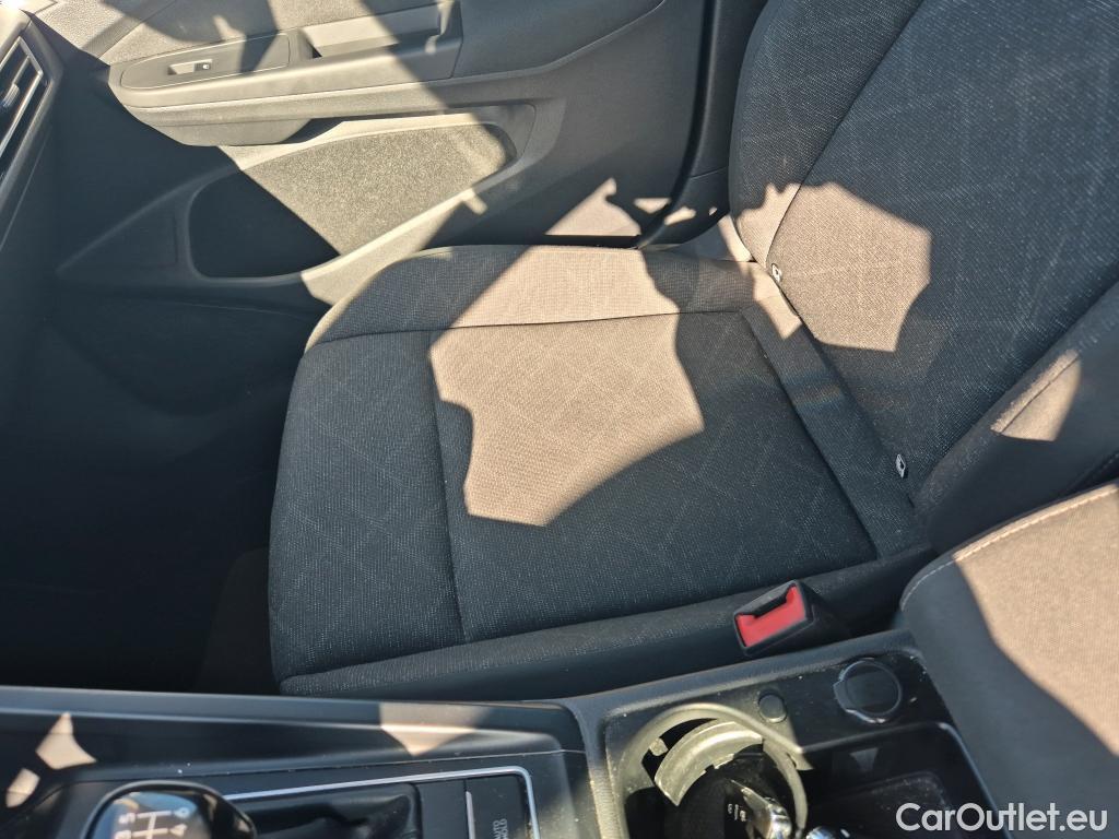  Volkswagen  Golf  VOLKSWAGEN / 2020 / 5P / berlina con portón Life 2.0 TDI 85kW (115CV) #21