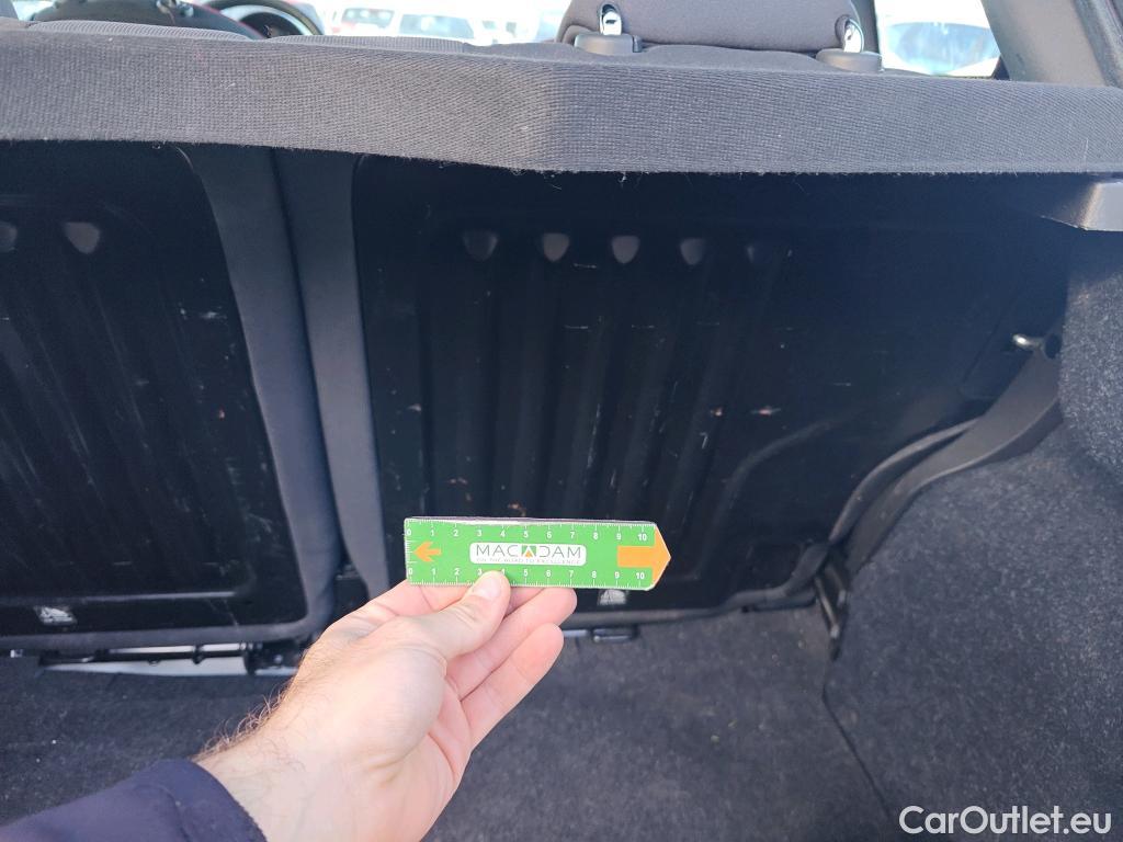  Fiat  500 FIAT  / 2015 / 3P / berlina con portón Red 1.0 Hybrid 51KW (70 CV)(SP)(SL) (AC4) #5