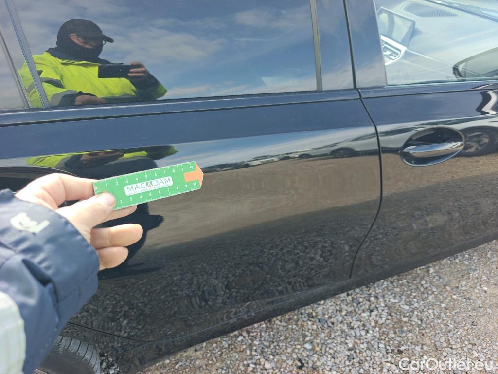  Bmw  Serie 3 BMW  / 2018 / 4P / sedán 318d Auto. #19