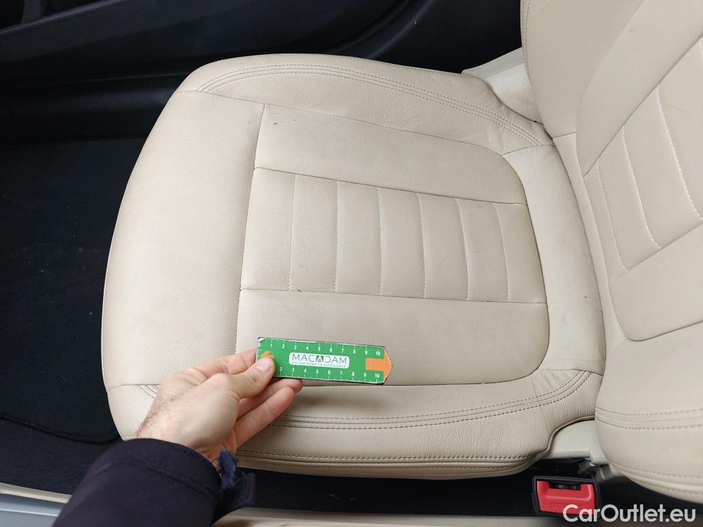  Bmw  Serie 3 BMW  / 2019 / 5P / familiar 318d Auto.Touring #8